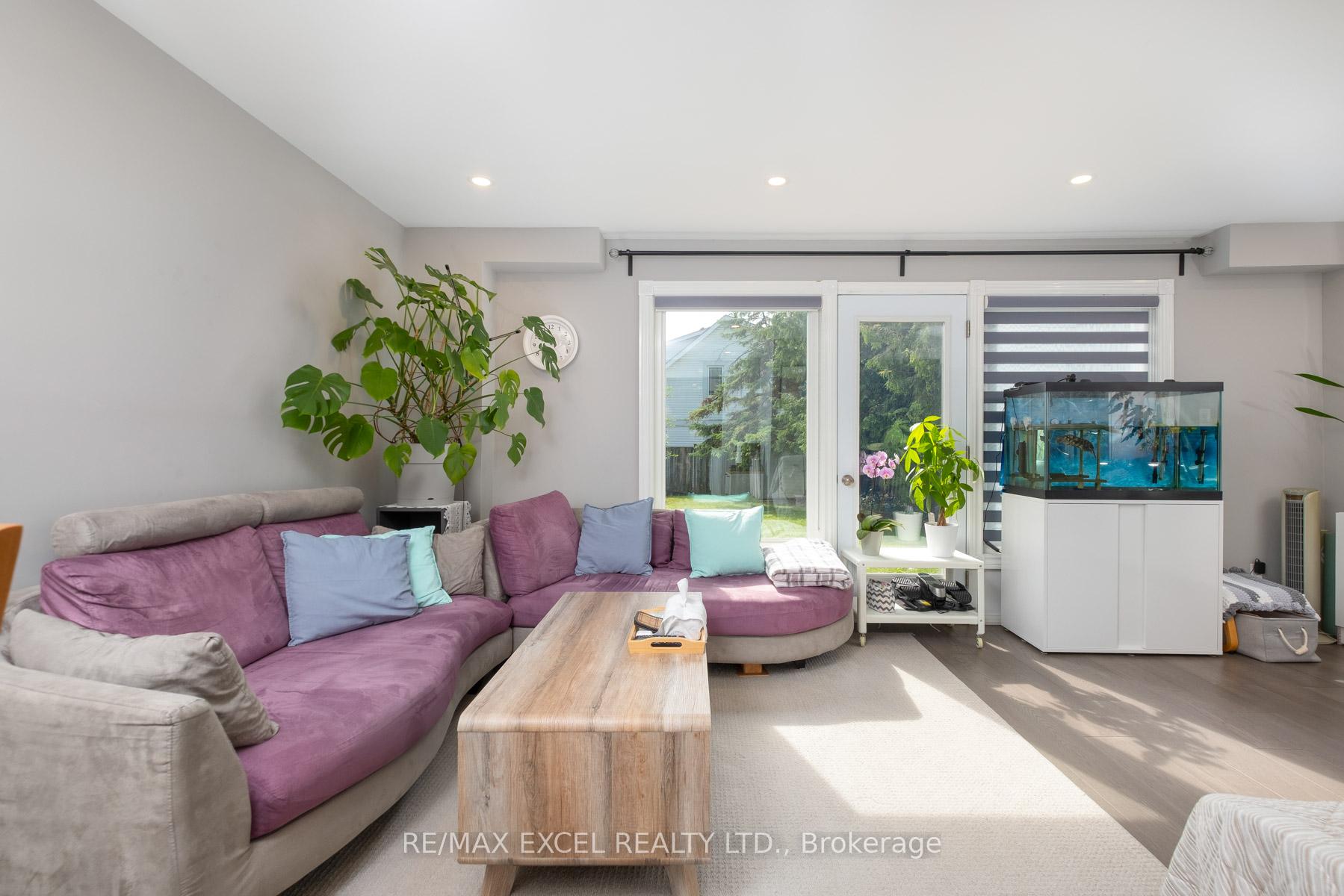 Photo 11 of 9 Applegate Crescent, North York, Hillcrest Village — HOMEH
