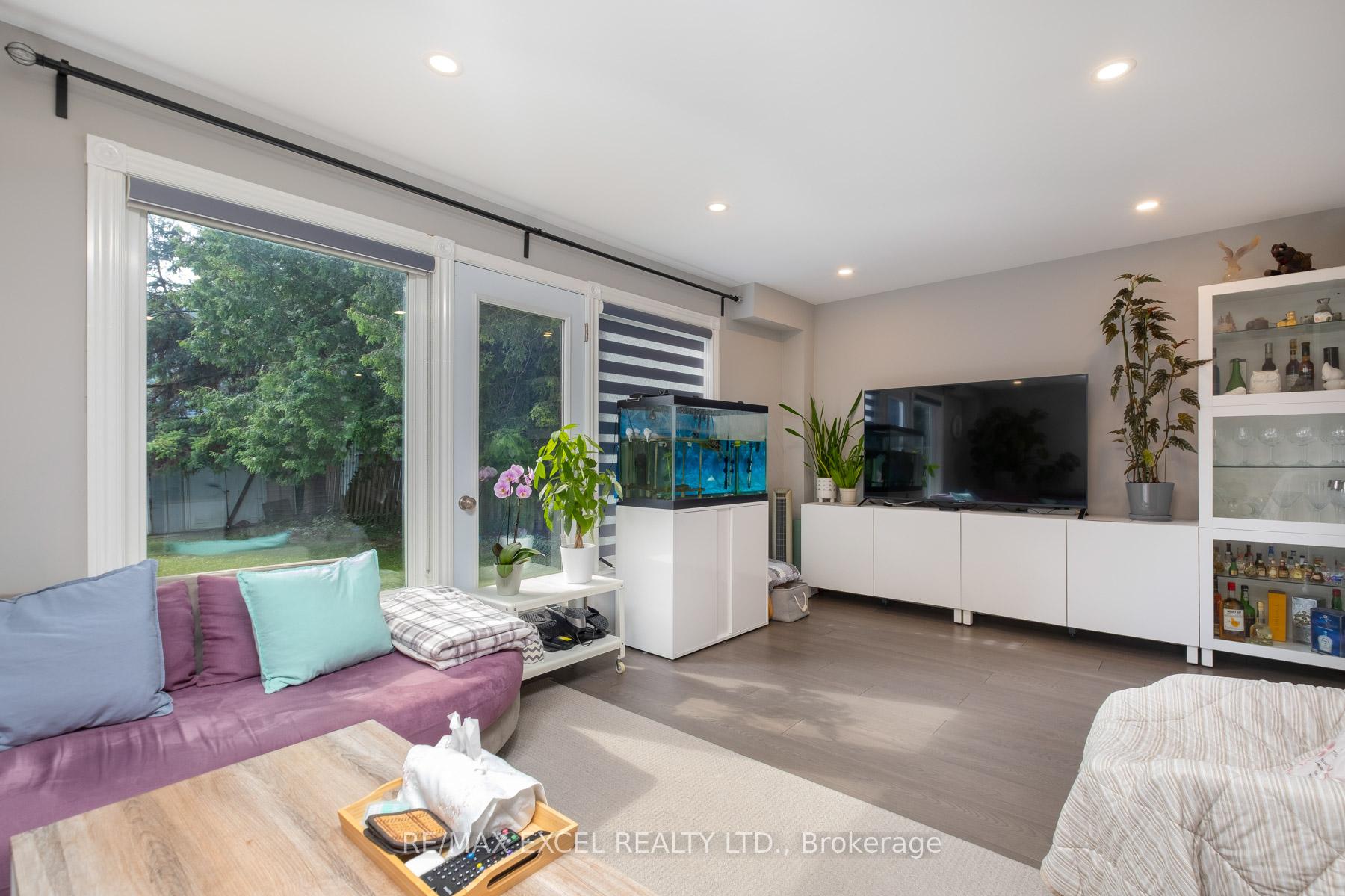 Photo 12 of 9 Applegate Crescent, North York, Hillcrest Village — HOMEH