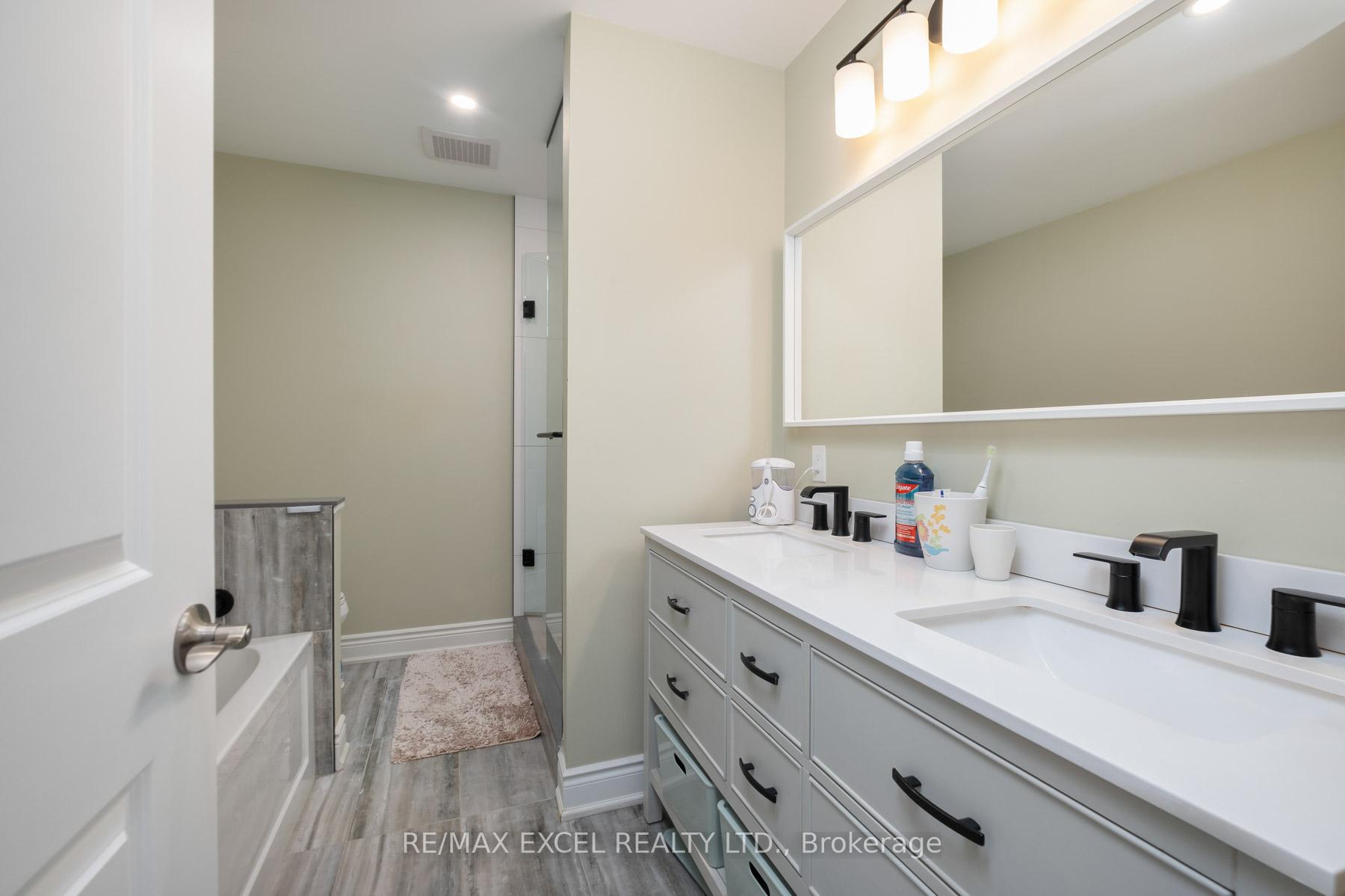 Photo 13 of 9 Applegate Crescent, North York, Hillcrest Village — HOMEH