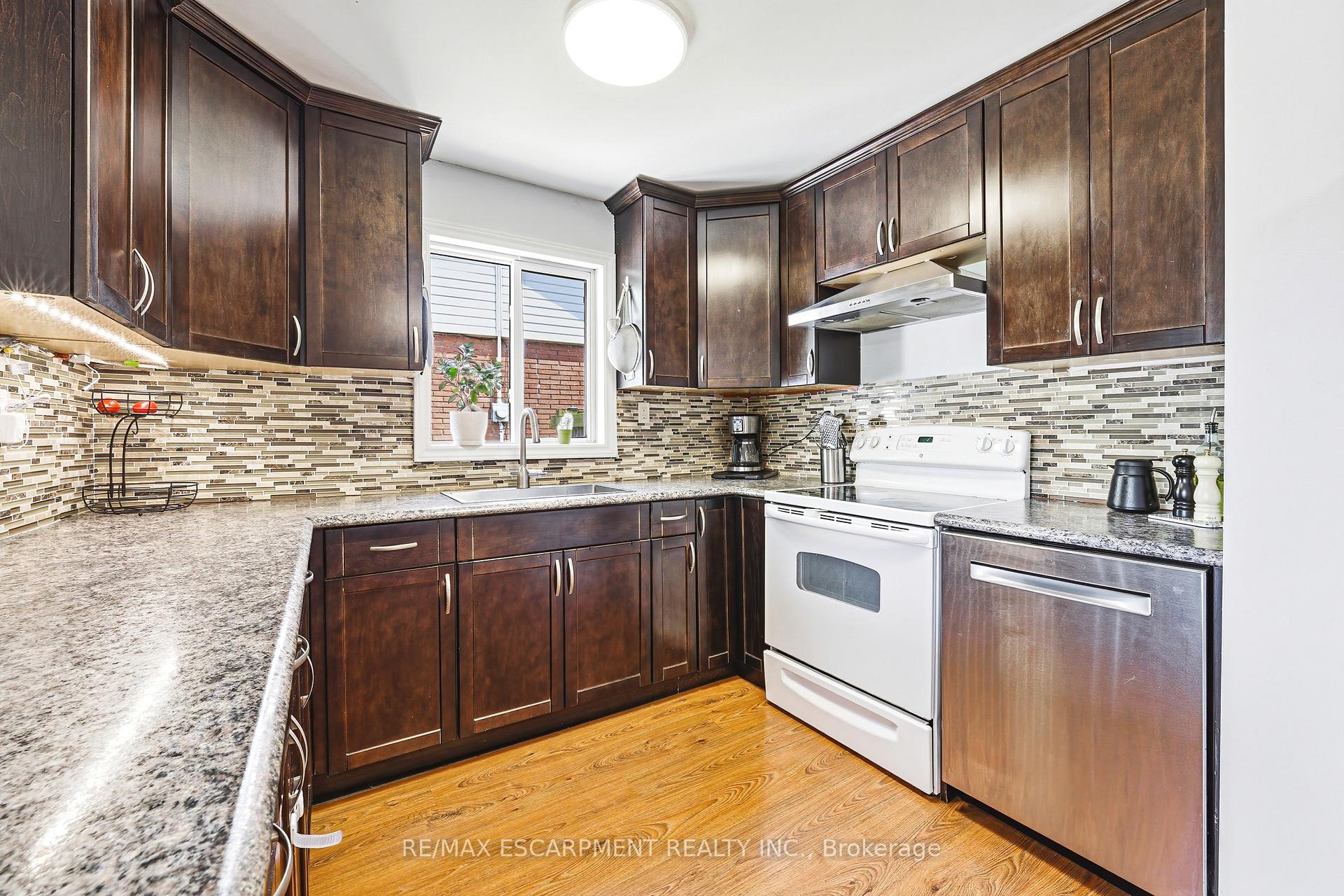 Photo 9 of 546 Mohawk Road E, Hamilton, Lawfield — HOMEH