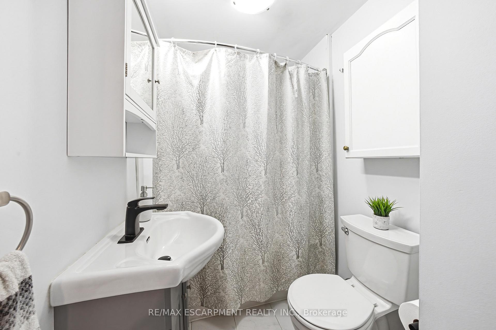 Photo 12 of 546 Mohawk Road E, Hamilton, Lawfield — HOMEH
