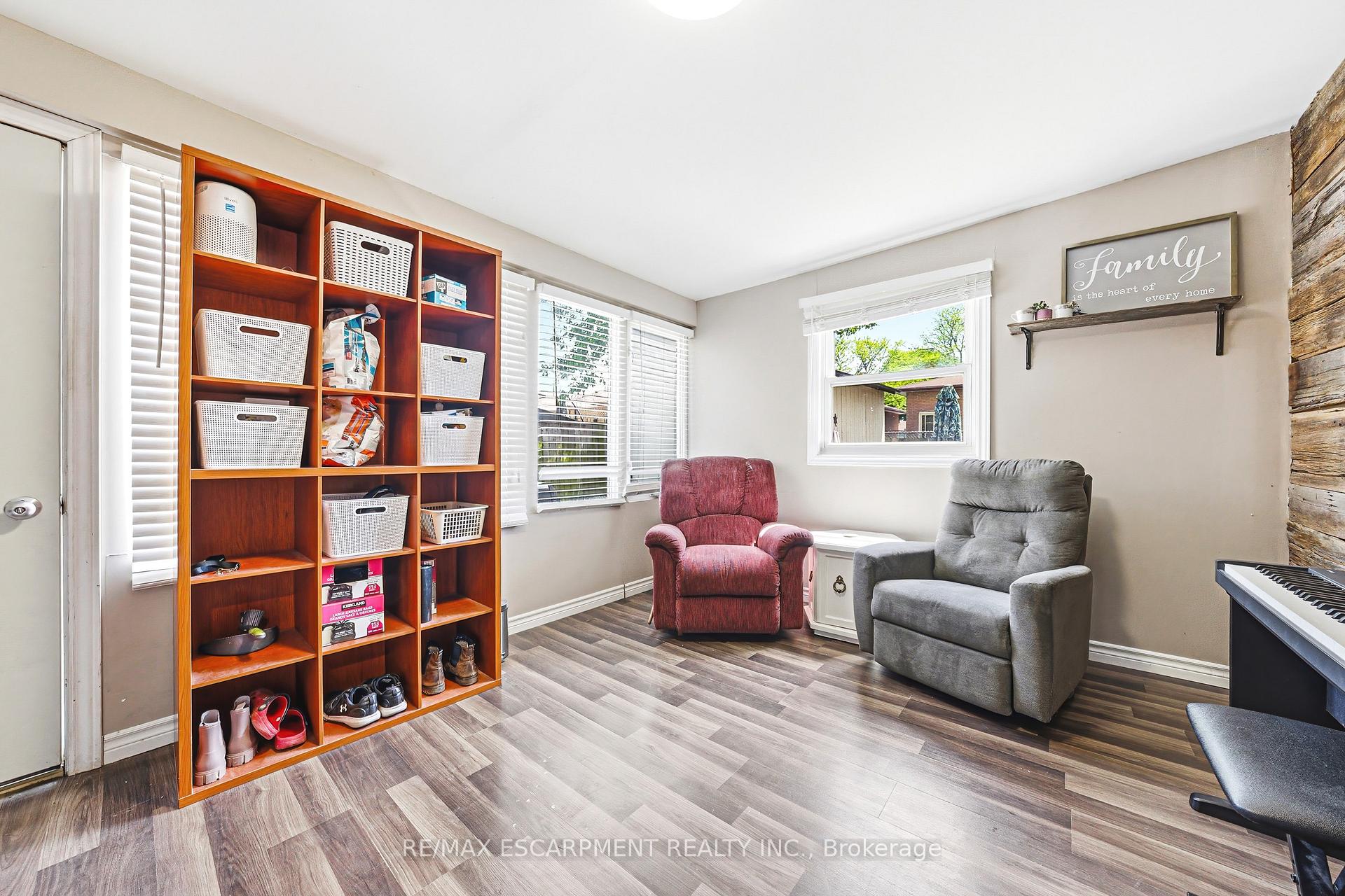 Photo 15 of 546 Mohawk Road E, Hamilton, Lawfield — HOMEH