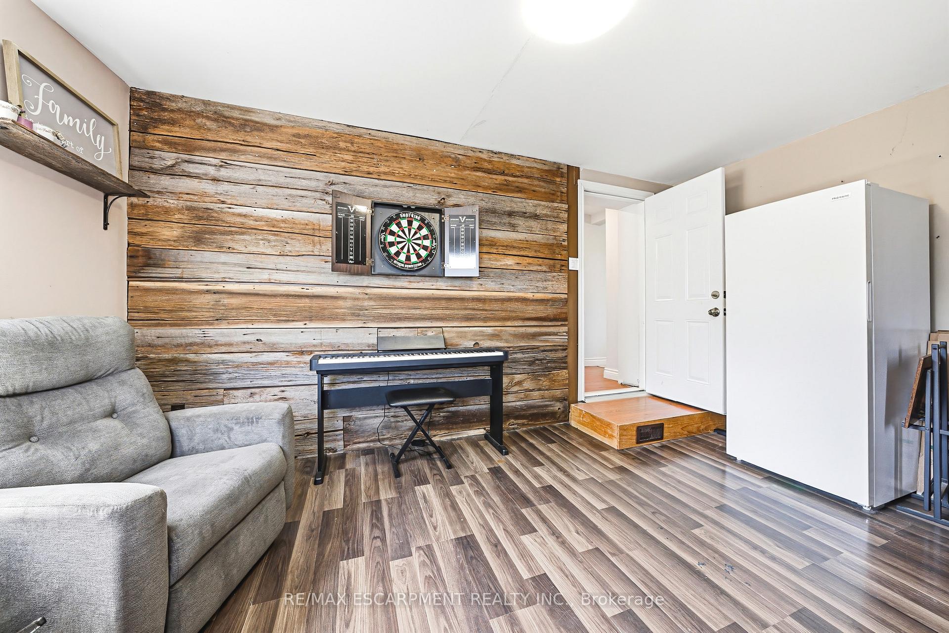 Photo 16 of 546 Mohawk Road E, Hamilton, Lawfield — HOMEH