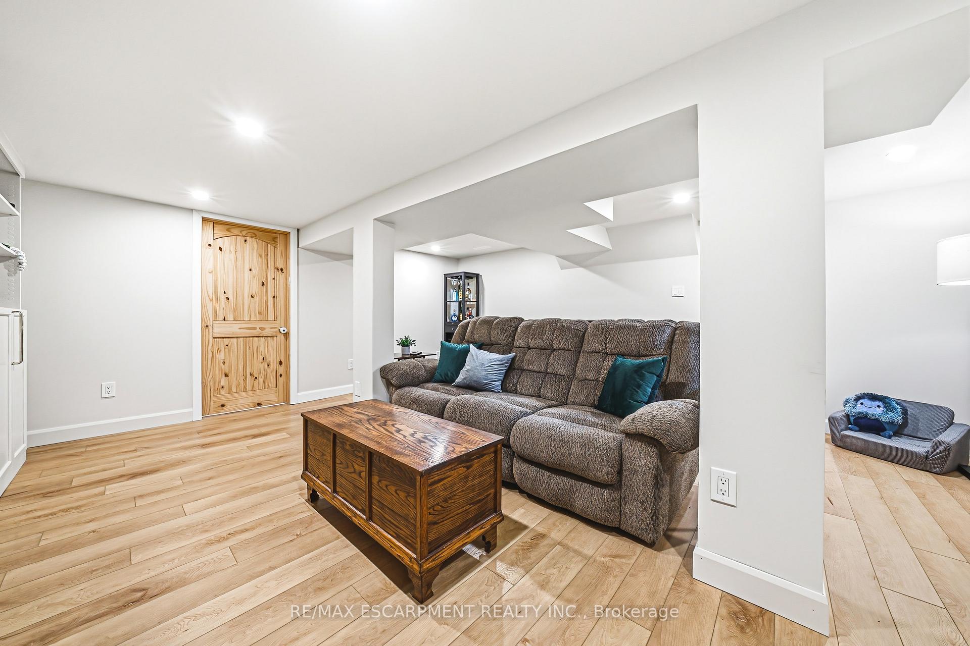 Photo 23 of 546 Mohawk Road E, Hamilton, Lawfield — HOMEH