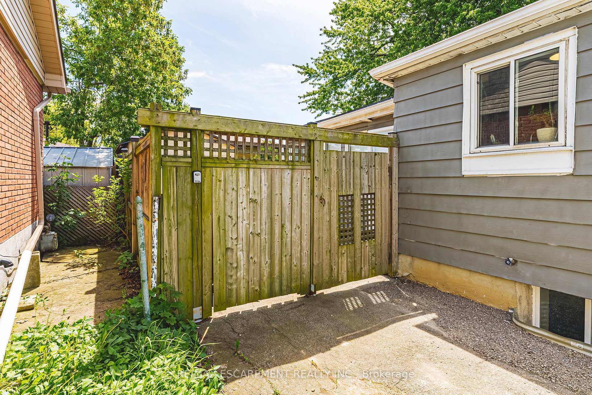 Photo 33 of 546 Mohawk Road E, Hamilton, Lawfield — HOMEH