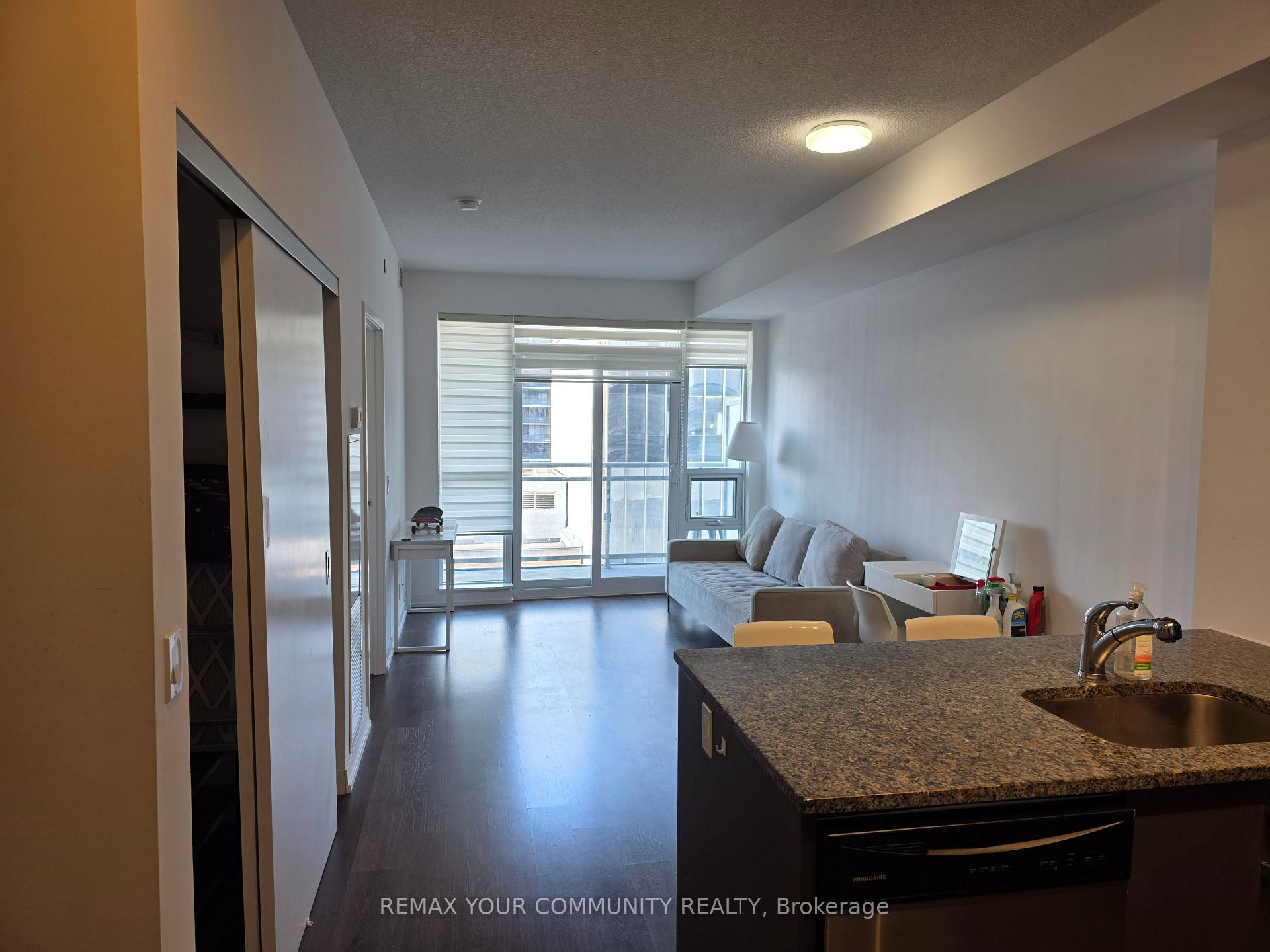 Photo 3 of Unit 1004, 89 Dunfield Avenue, Toronto, Mount Pleasant West — HOMEH