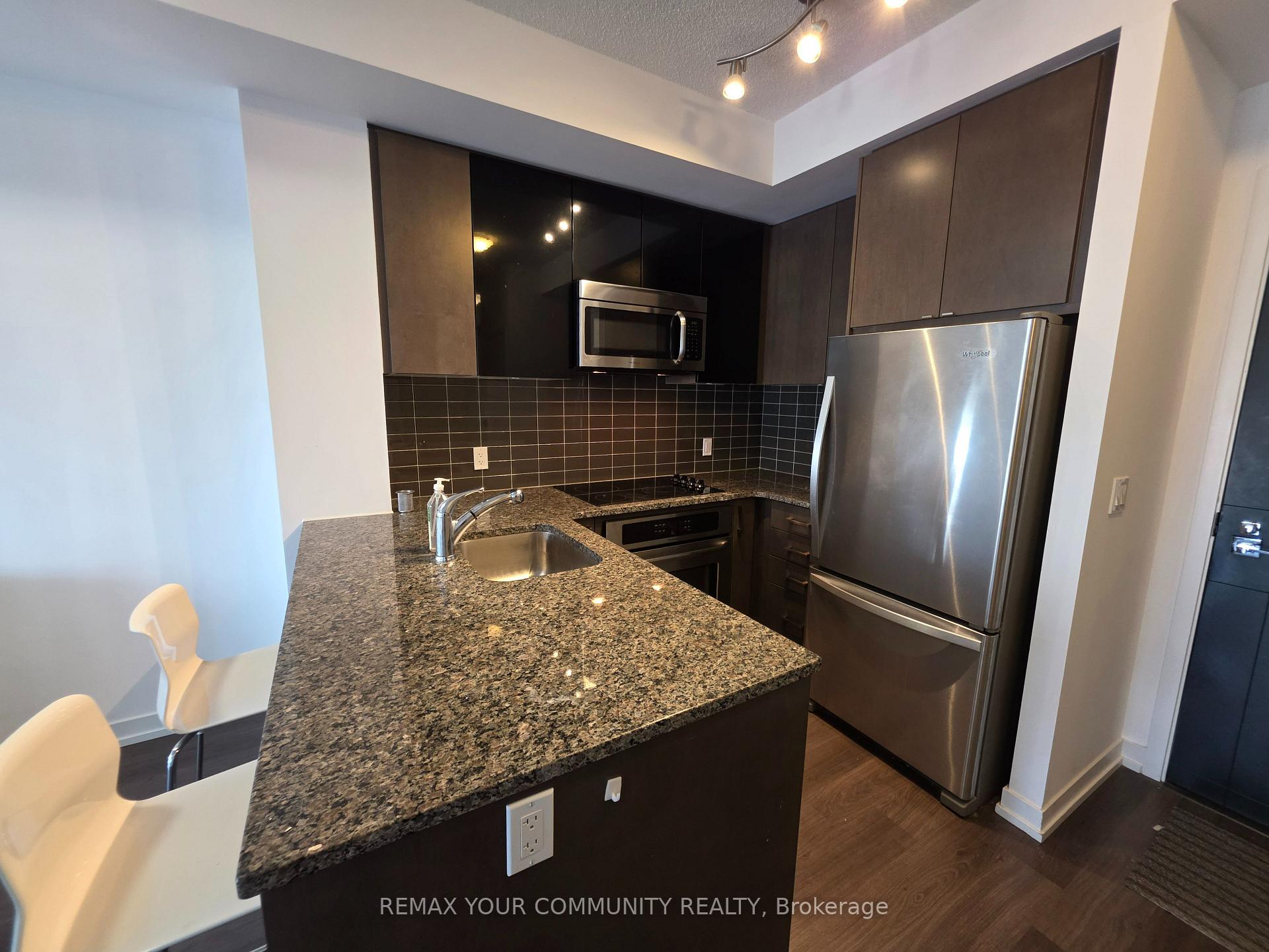 Photo 4 of Unit 1004, 89 Dunfield Avenue, Toronto, Mount Pleasant West — HOMEH