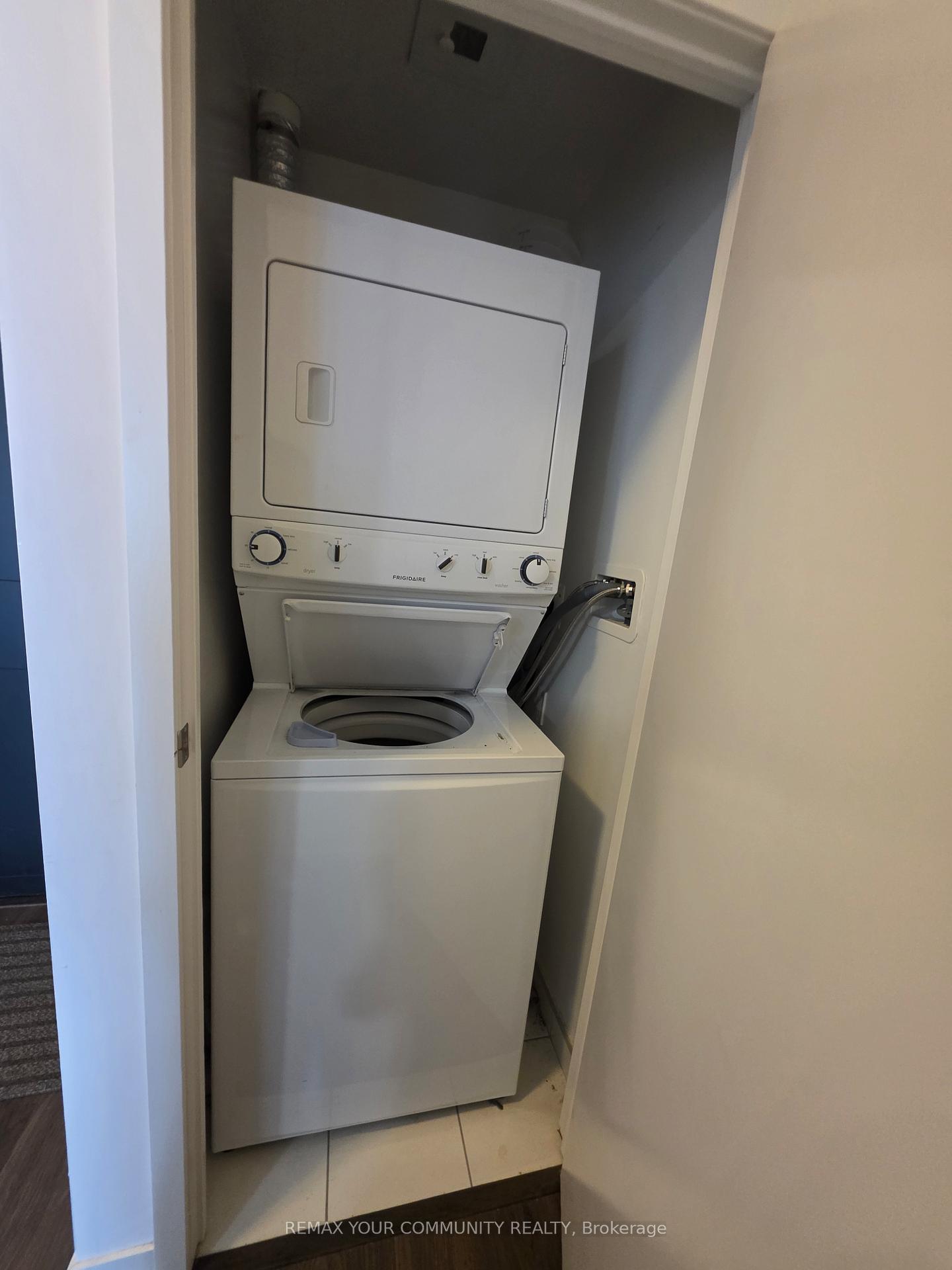 Photo 10 of Unit 1004, 89 Dunfield Avenue, Toronto, Mount Pleasant West — HOMEH