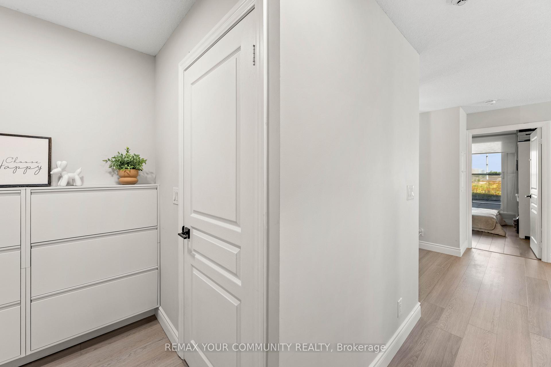 Photo 6 of Unit 609, 1940 Ironstone Drive, Burlington, Uptown — HOMEH