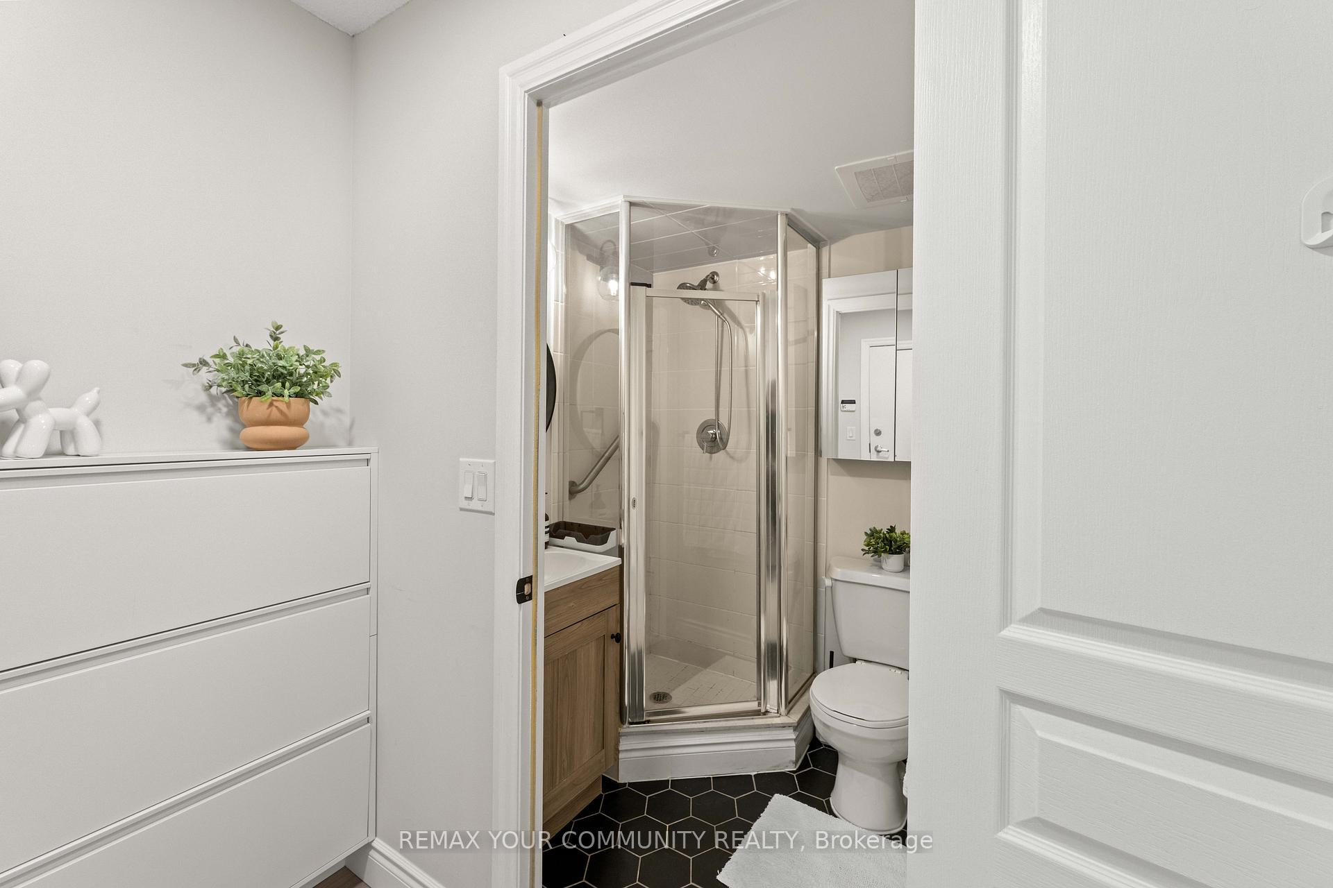 Photo 7 of Unit 609, 1940 Ironstone Drive, Burlington, Uptown — HOMEH