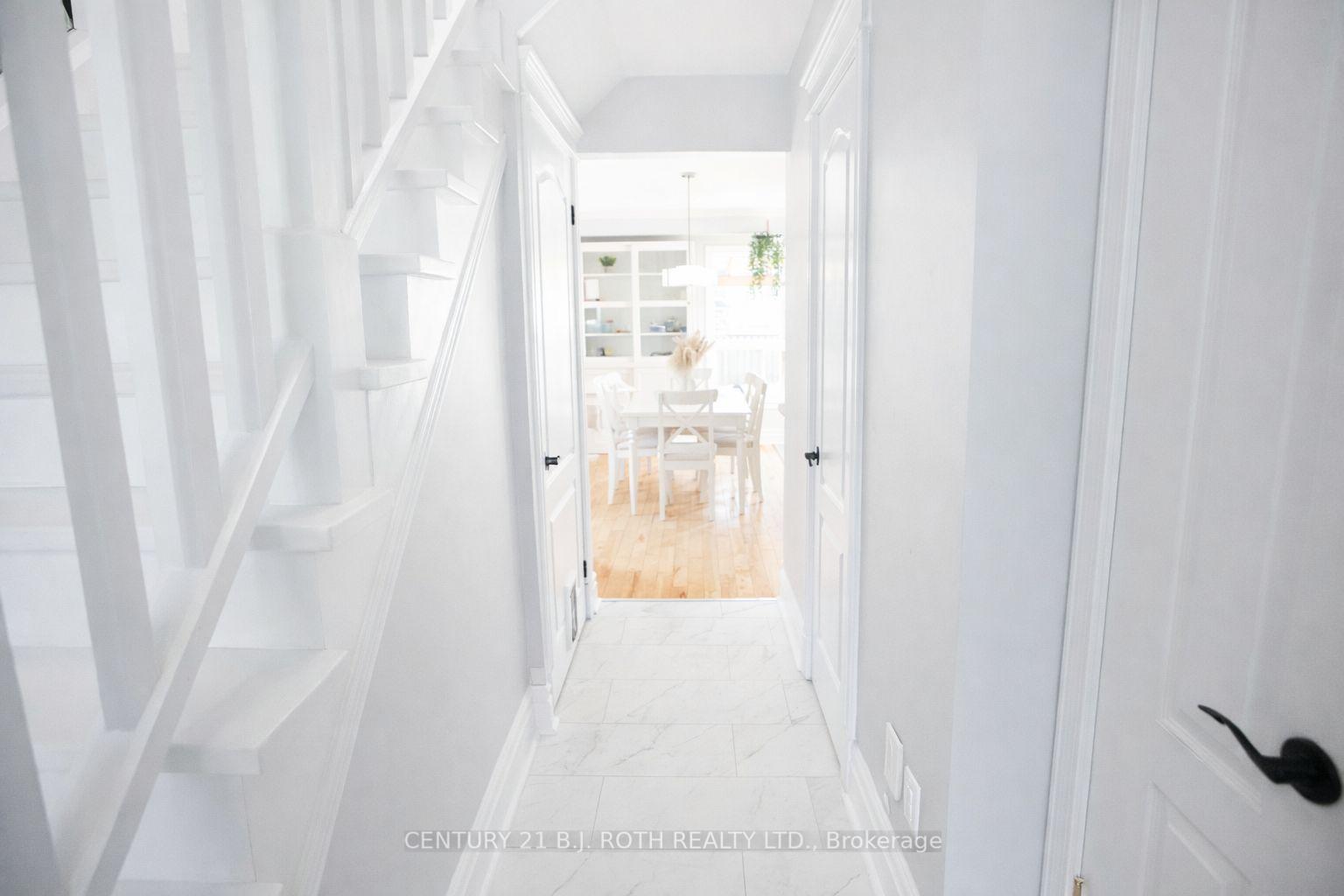 Photo 4 of 9 Laidlaw Drive N, Barrie, West Bayfield — HOMEH