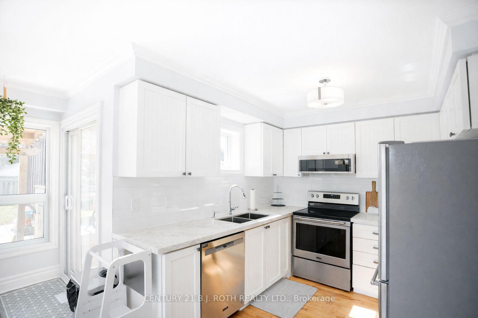 Photo 8 of 9 Laidlaw Drive N, Barrie, West Bayfield — HOMEH