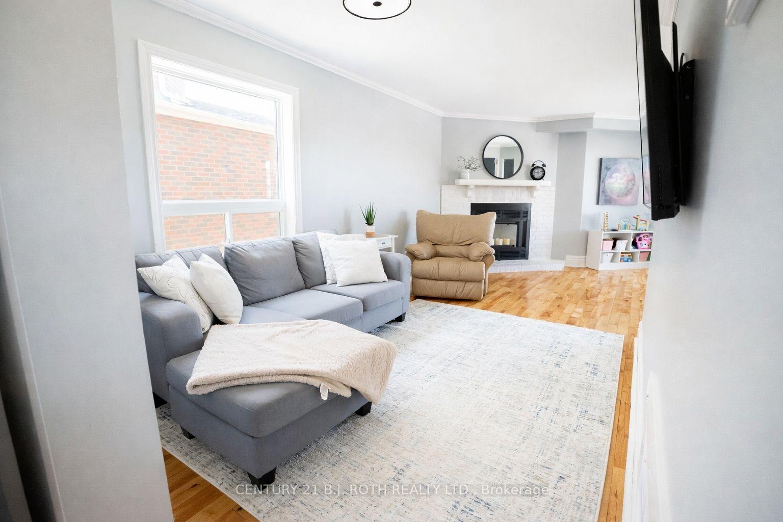 Photo 10 of 9 Laidlaw Drive N, Barrie, West Bayfield — HOMEH