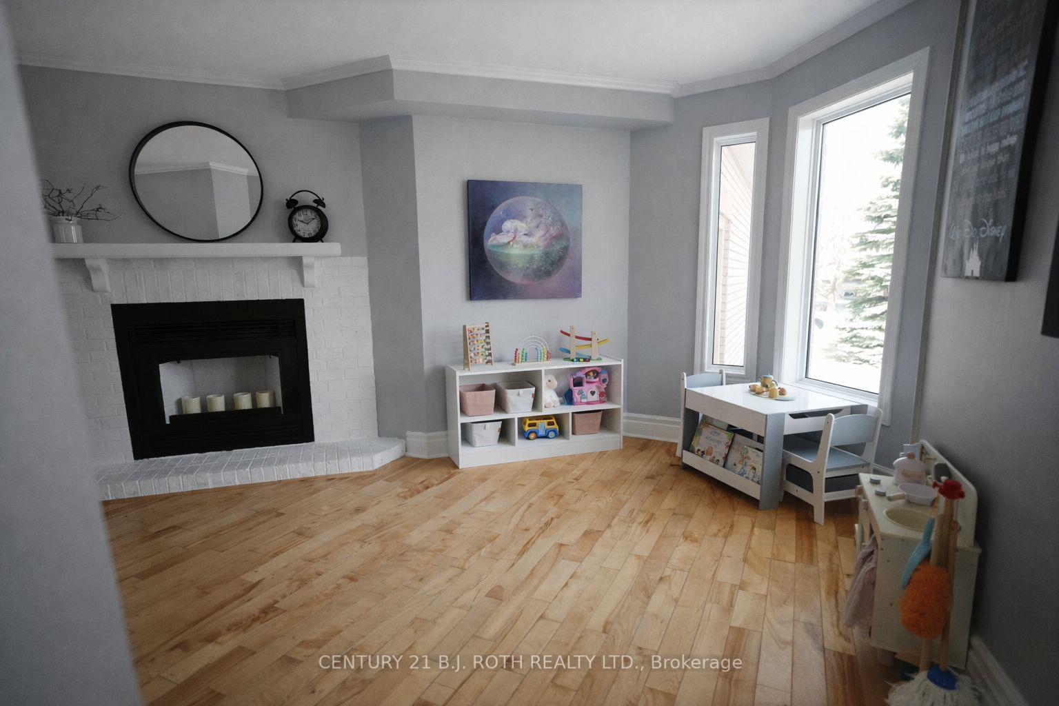 Photo 11 of 9 Laidlaw Drive N, Barrie, West Bayfield — HOMEH
