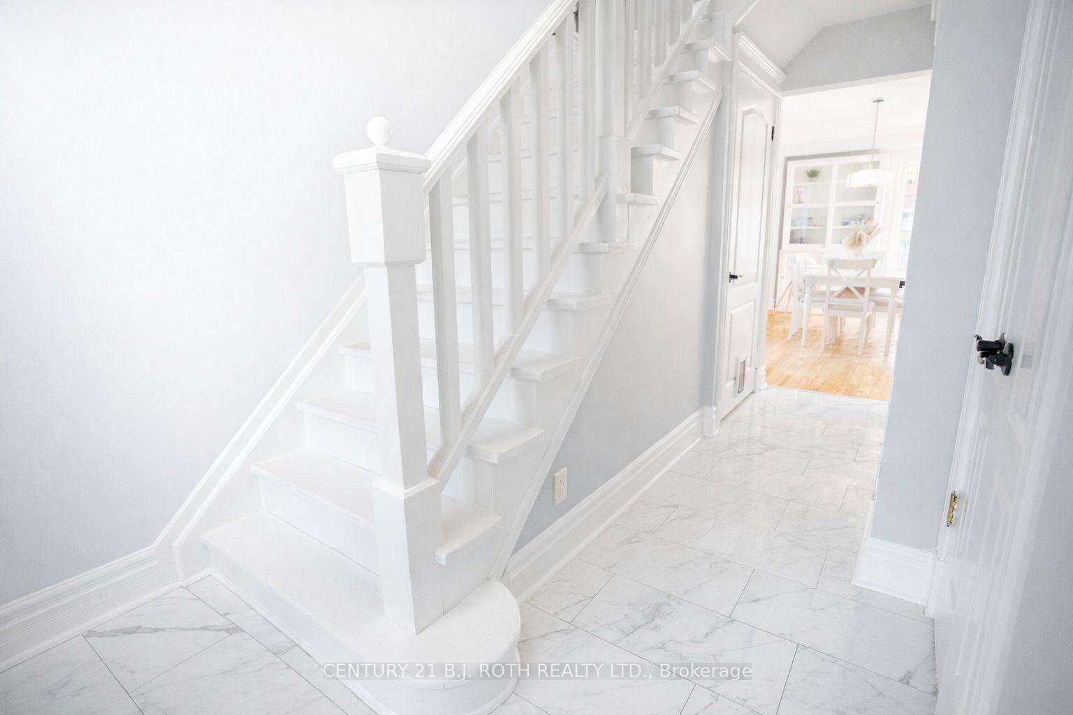 Photo 13 of 9 Laidlaw Drive N, Barrie, West Bayfield — HOMEH