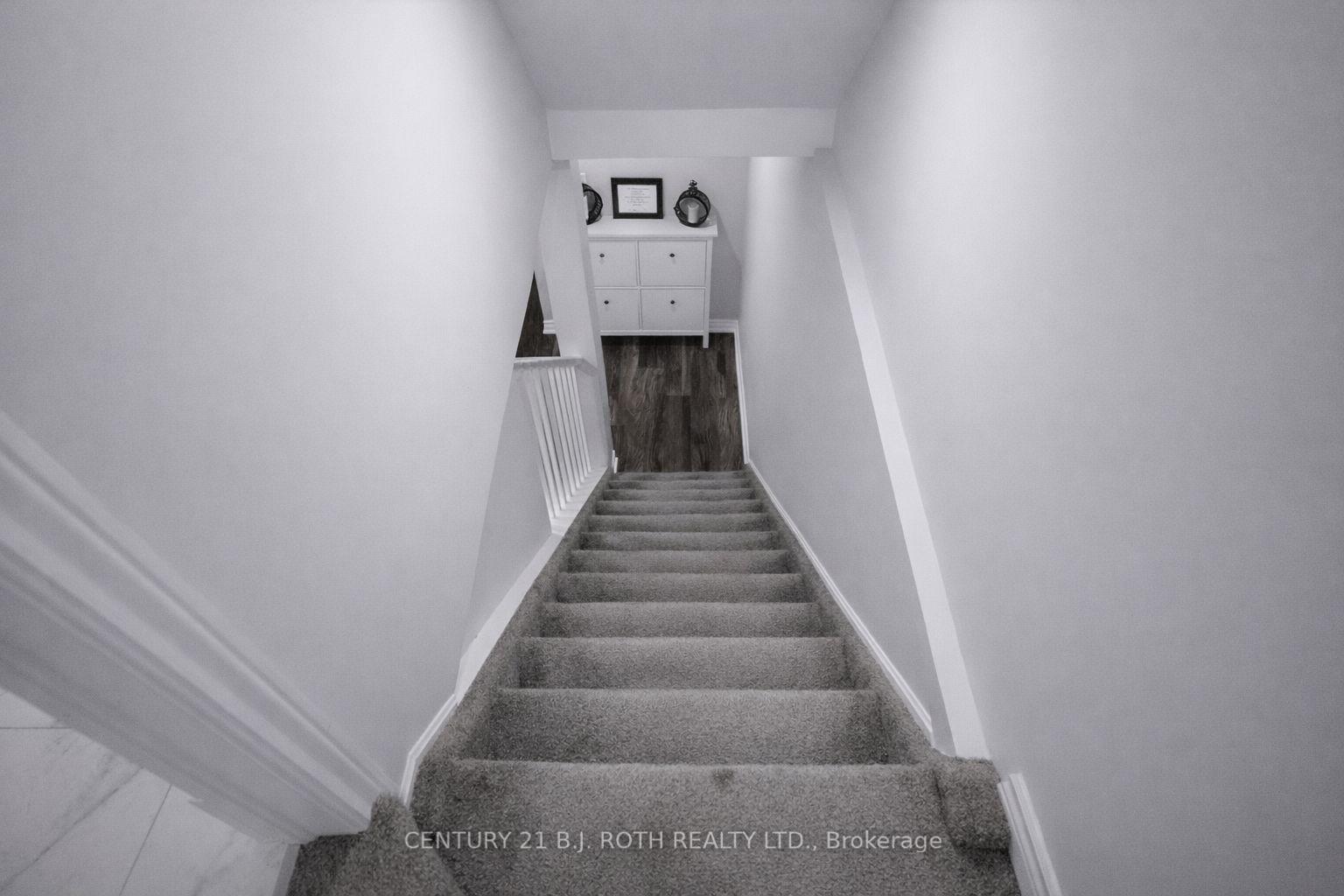 Photo 24 of 9 Laidlaw Drive N, Barrie, West Bayfield — HOMEH