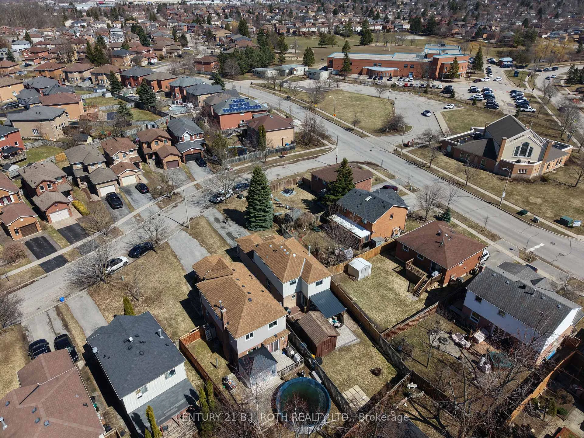 Photo 38 of 9 Laidlaw Drive N, Barrie, West Bayfield — HOMEH