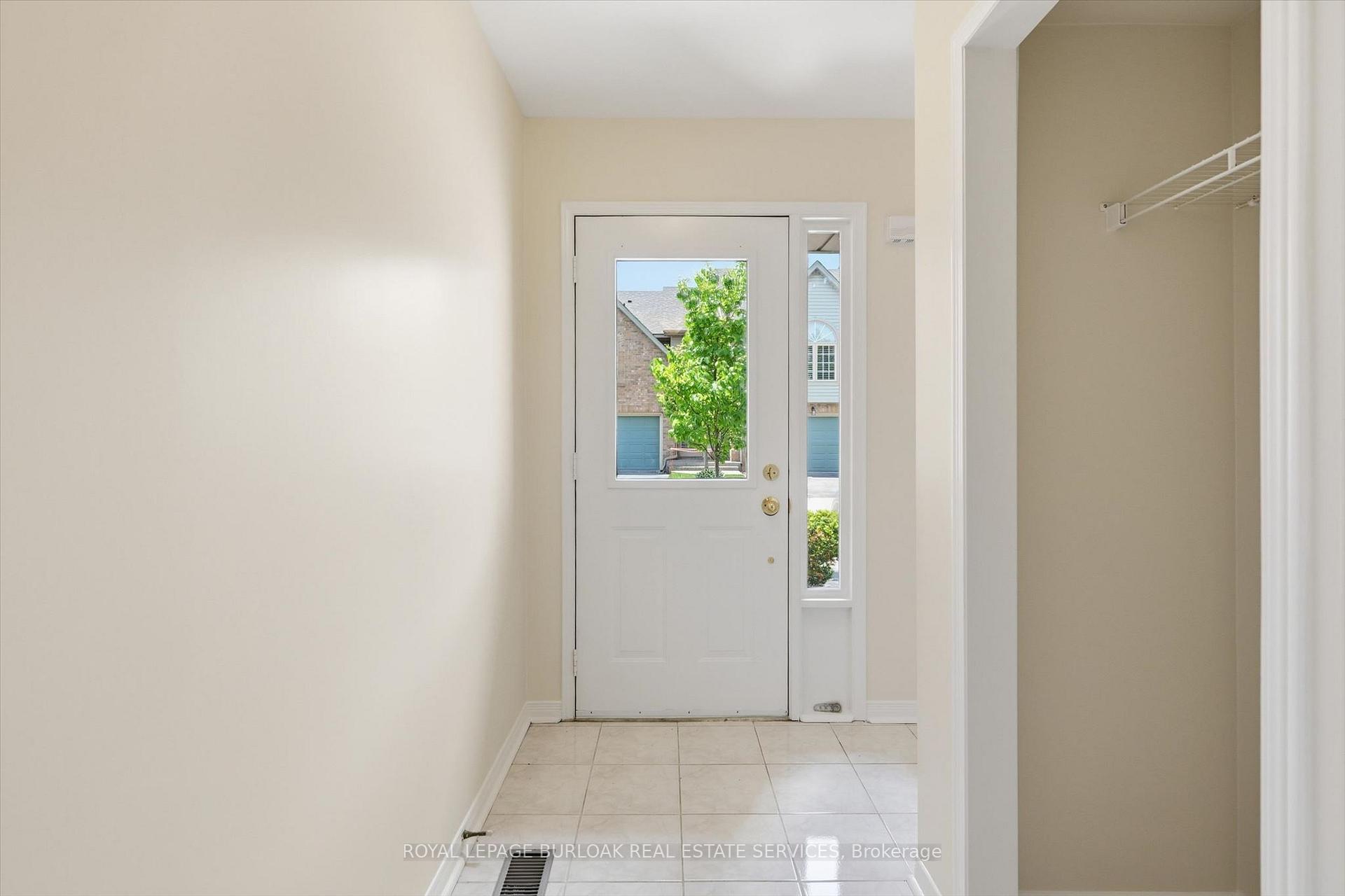 Photo 5 of Unit 19, 3333 New Street, Burlington, Roseland — HOMEH