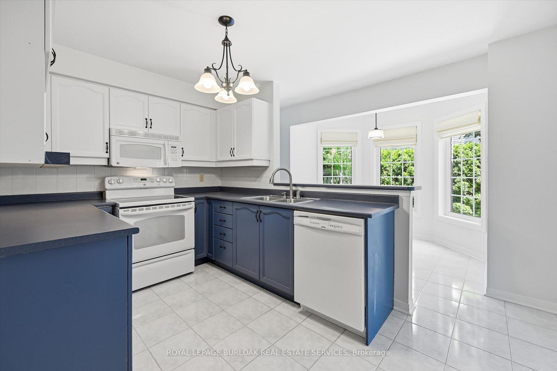 Photo 10 of Unit 19, 3333 New Street, Burlington, Roseland — HOMEH