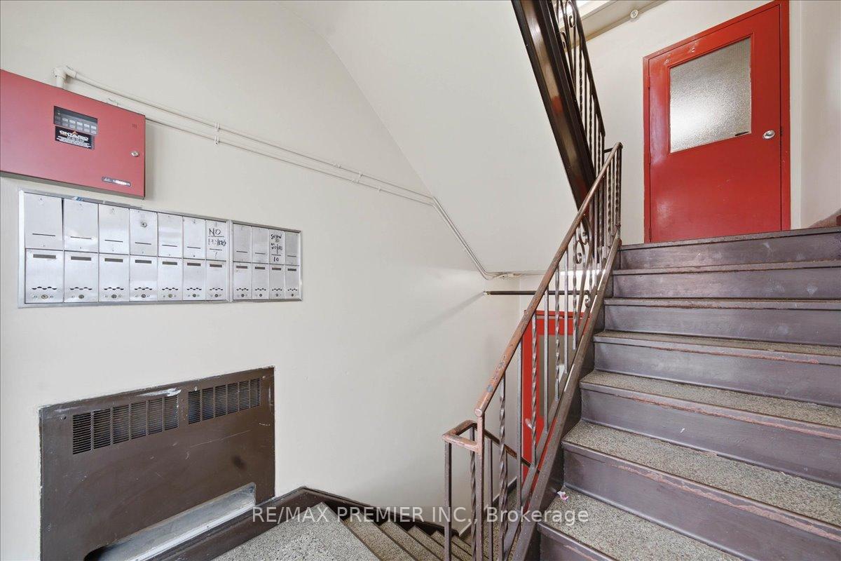 Photo 4 of 280 Weir Street N, Hamilton, Homeside — HOMEH