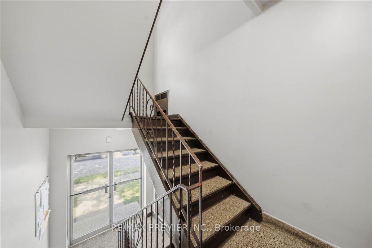 Photo 5 of 280 Weir Street N, Hamilton, Homeside — HOMEH
