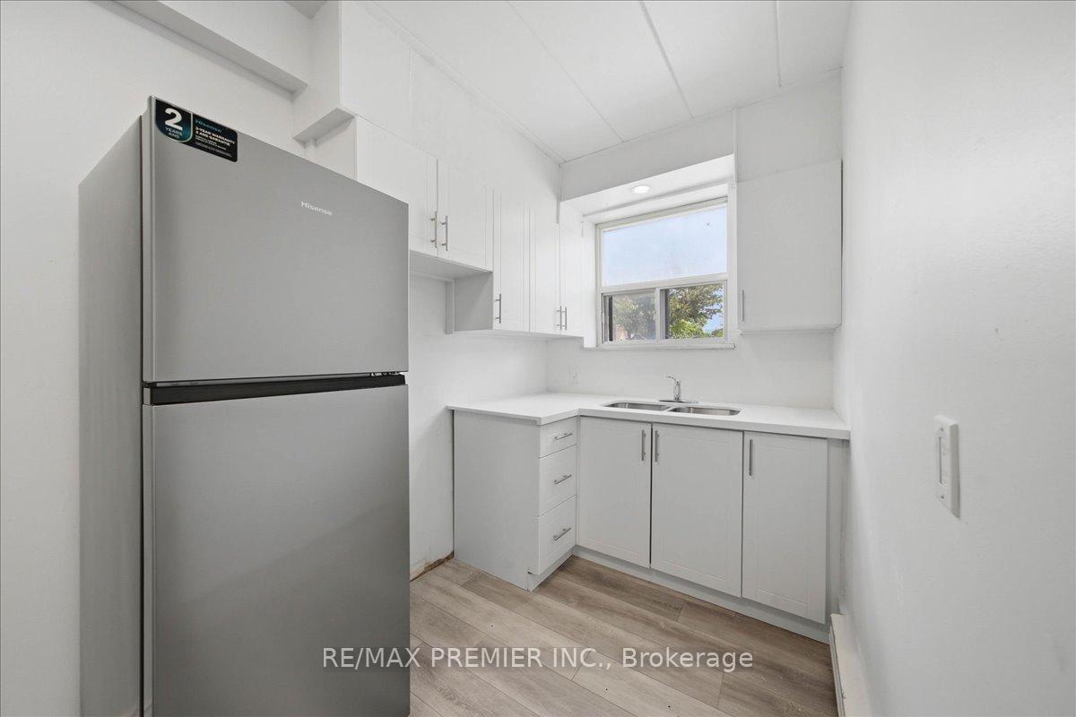 Photo 11 of 280 Weir Street N, Hamilton, Homeside — HOMEH