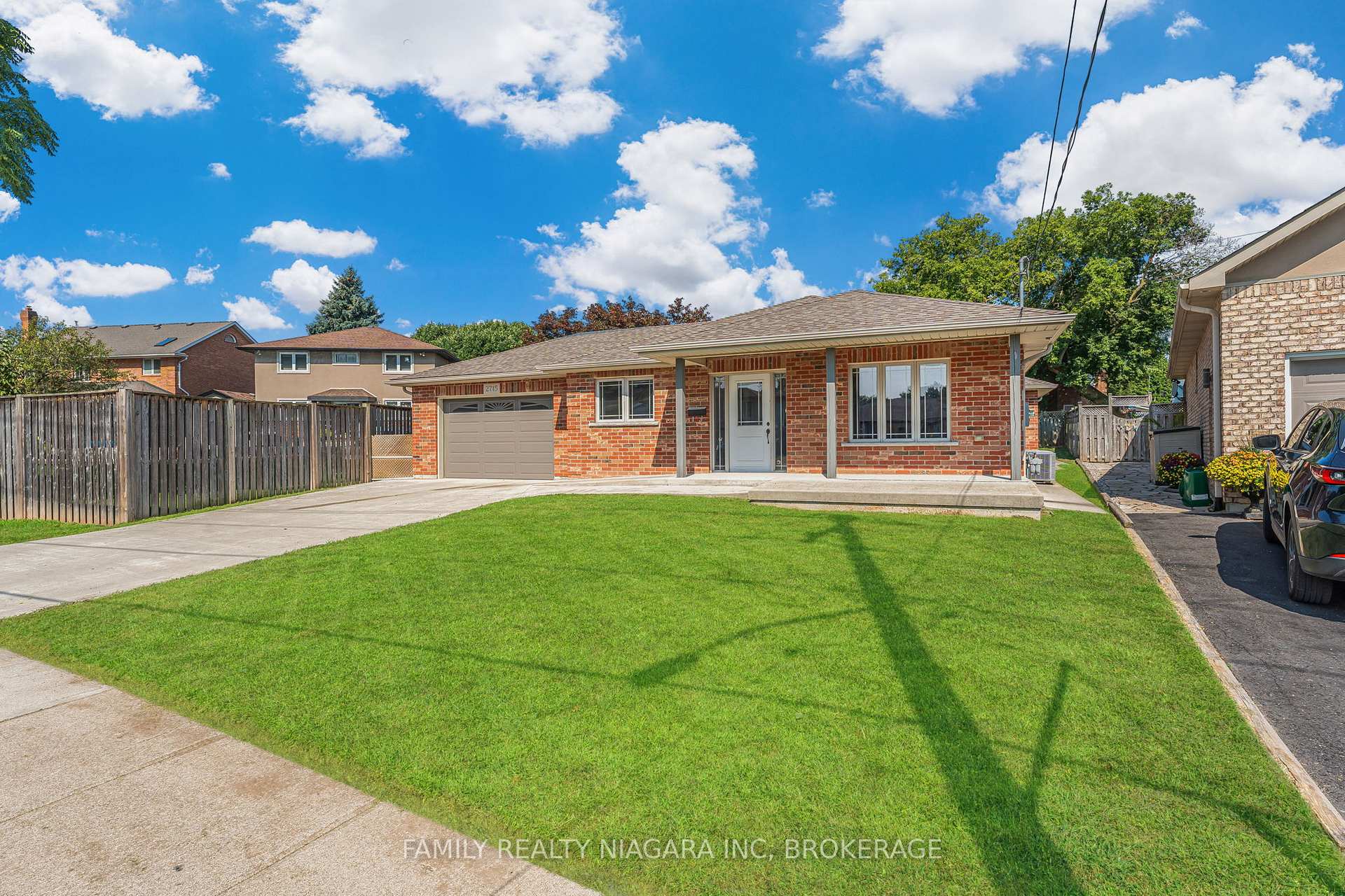 Photo 2 of 2715 Portage Road, Niagara Falls, Church's Lane — HOMEH