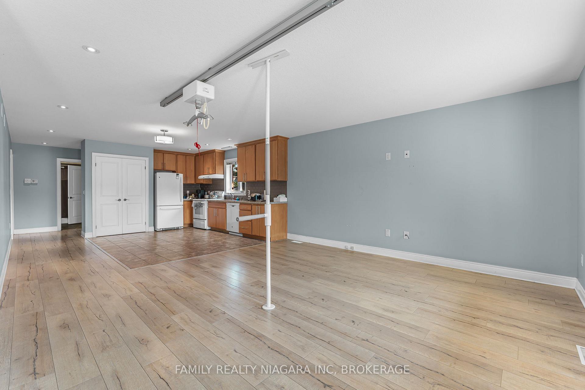 Photo 5 of 2715 Portage Road, Niagara Falls, Church's Lane — HOMEH