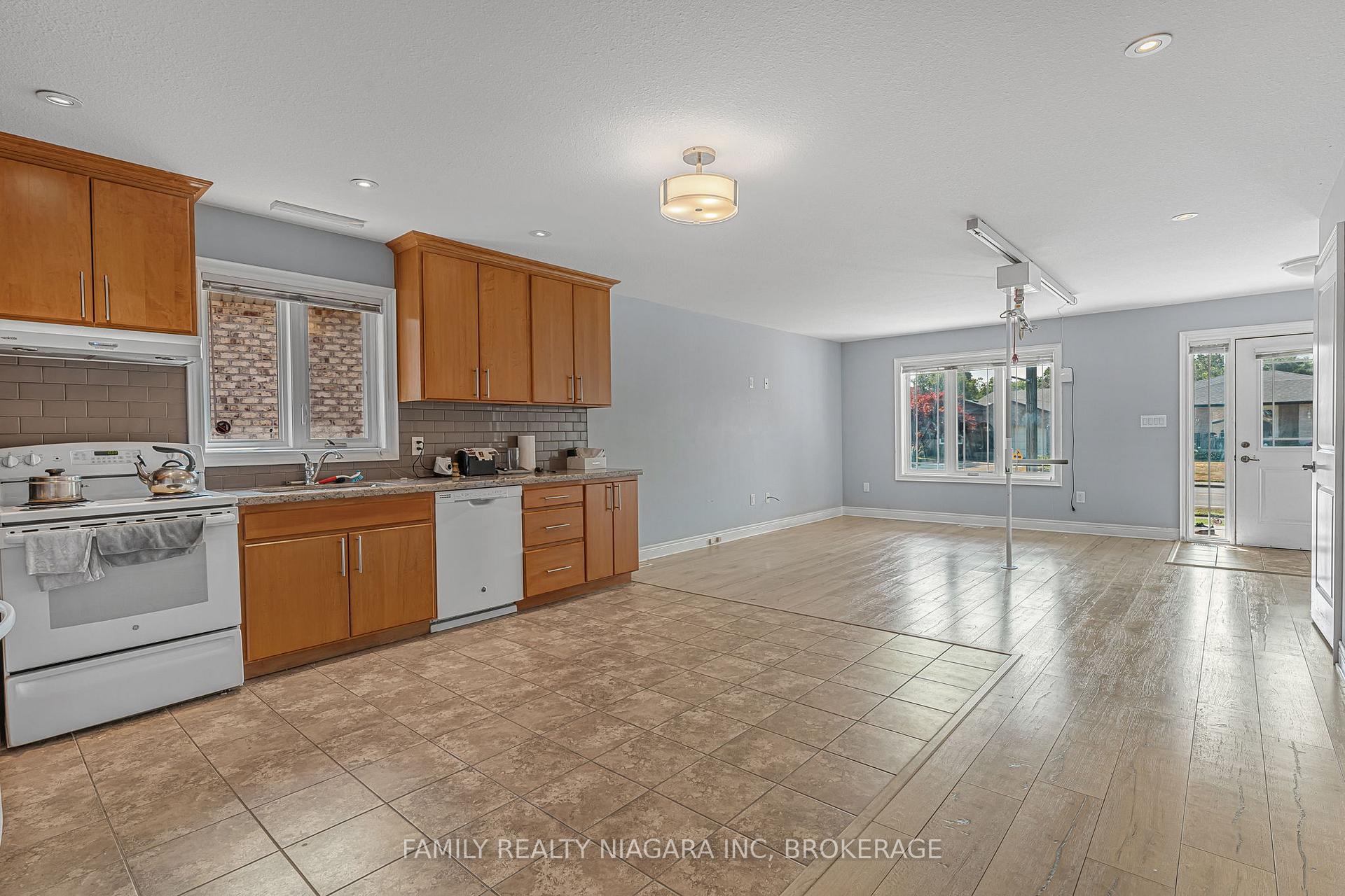 Photo 8 of 2715 Portage Road, Niagara Falls, Church's Lane — HOMEH