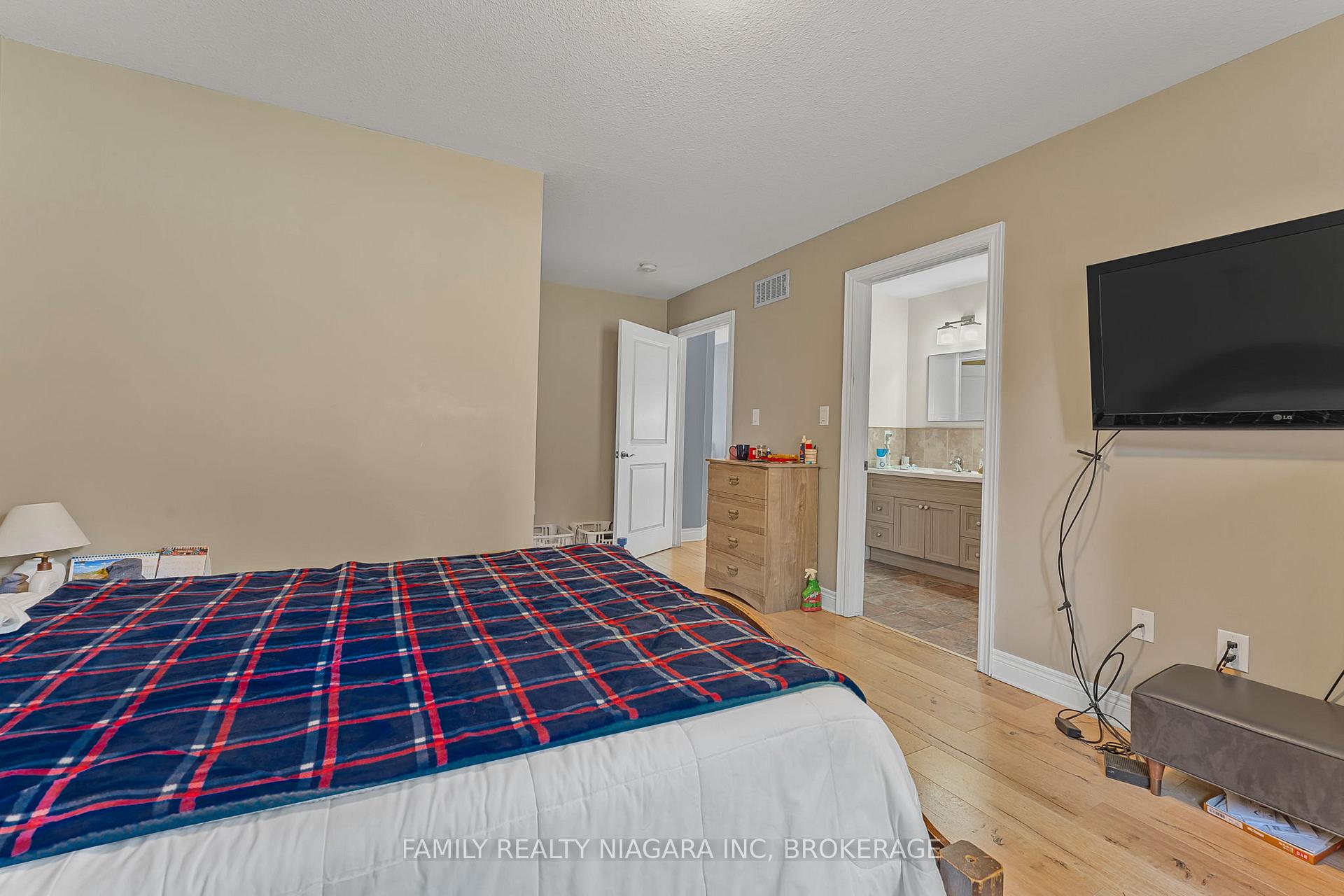 Photo 16 of 2715 Portage Road, Niagara Falls, Church's Lane — HOMEH