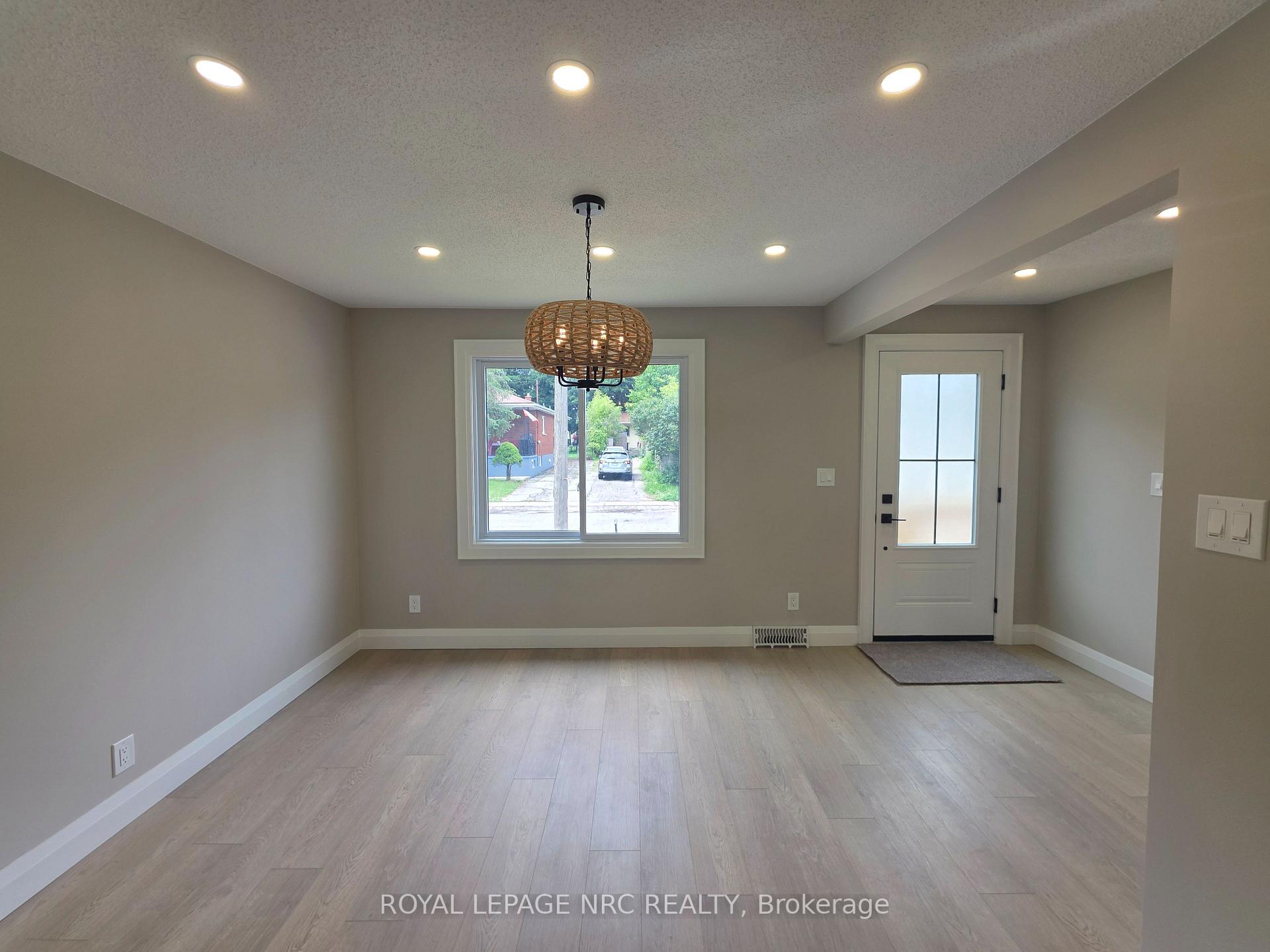 Photo 4 of 6486 Culp Street, Niagara Falls, Dorchester — HOMEH