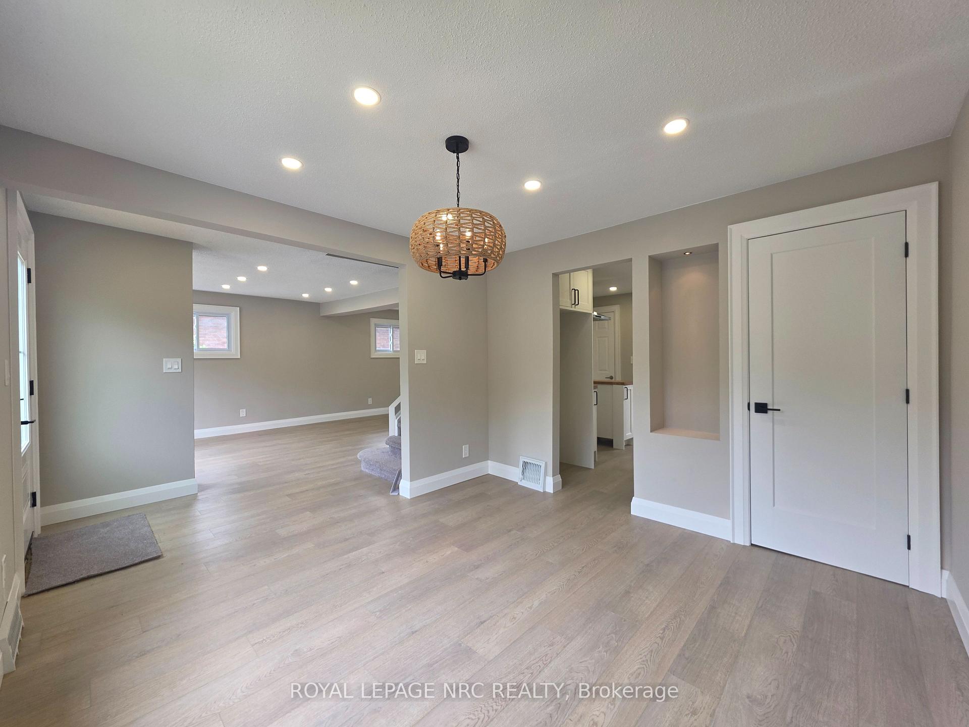 Photo 6 of 6486 Culp Street, Niagara Falls, Dorchester — HOMEH