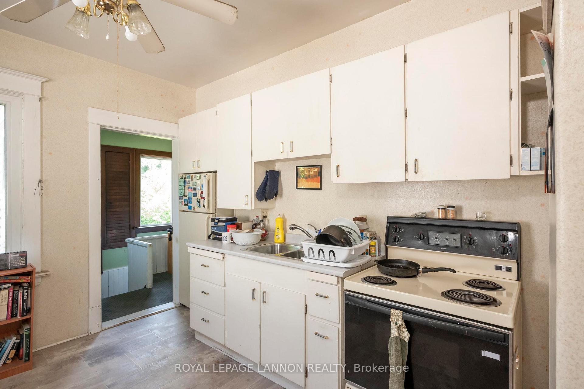 Photo 11 of 337 Heron Street, Thunder Bay, East End — HOMEH
