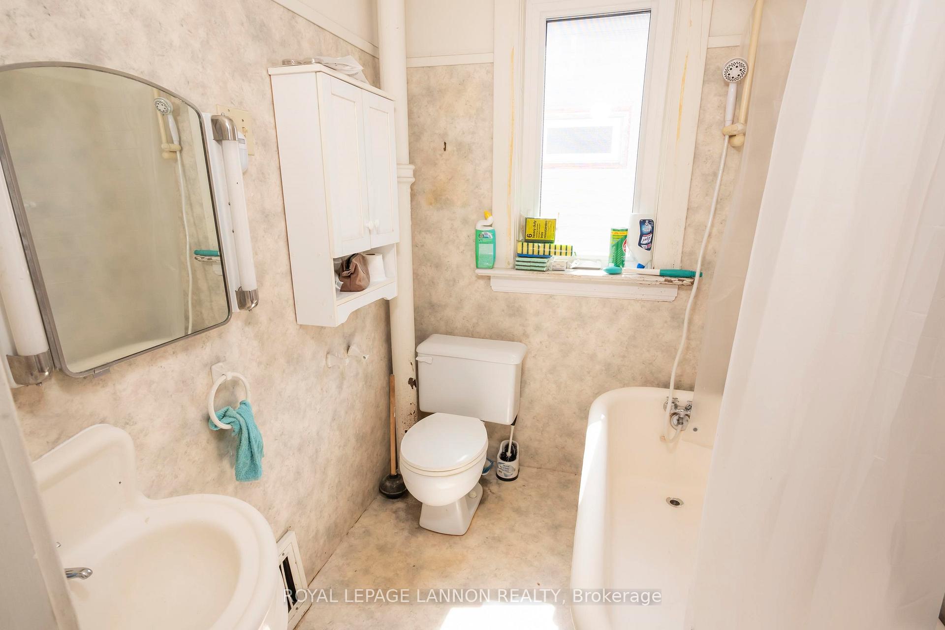 Photo 17 of 337 Heron Street, Thunder Bay, East End — HOMEH