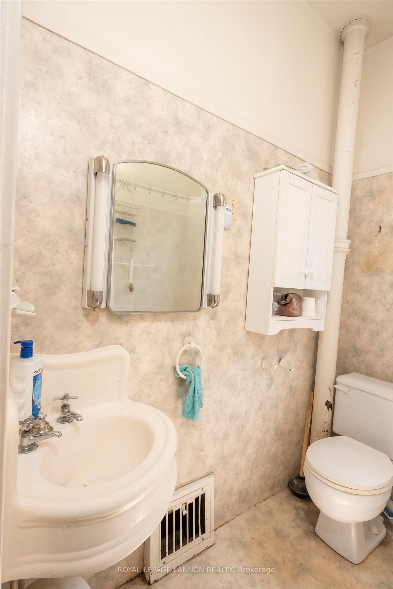 Photo 18 of 337 Heron Street, Thunder Bay, East End — HOMEH