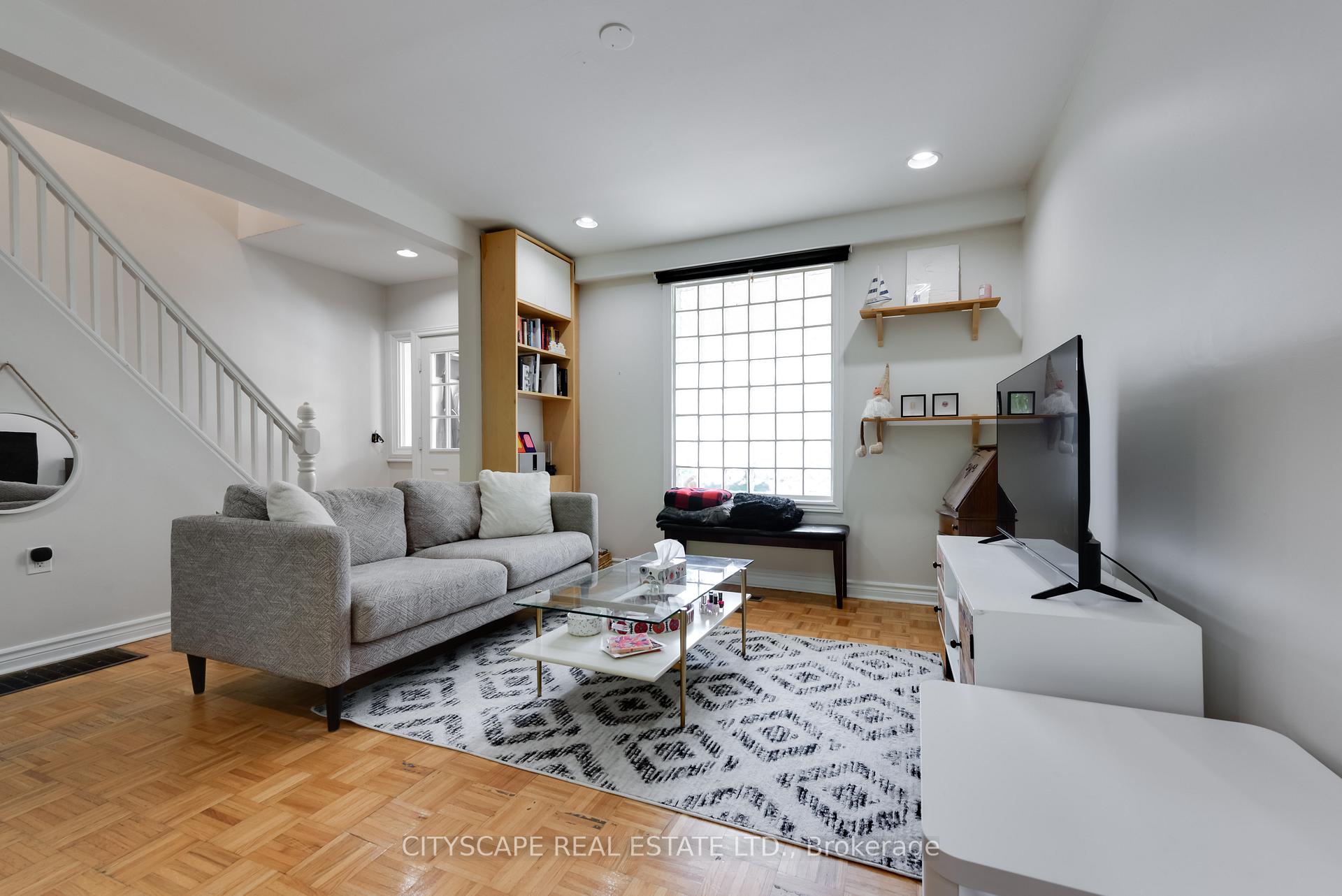 Photo 4 of Unit Upper, 193 Coxwell Avenue, Toronto, Woodbine Corridor — HOMEH