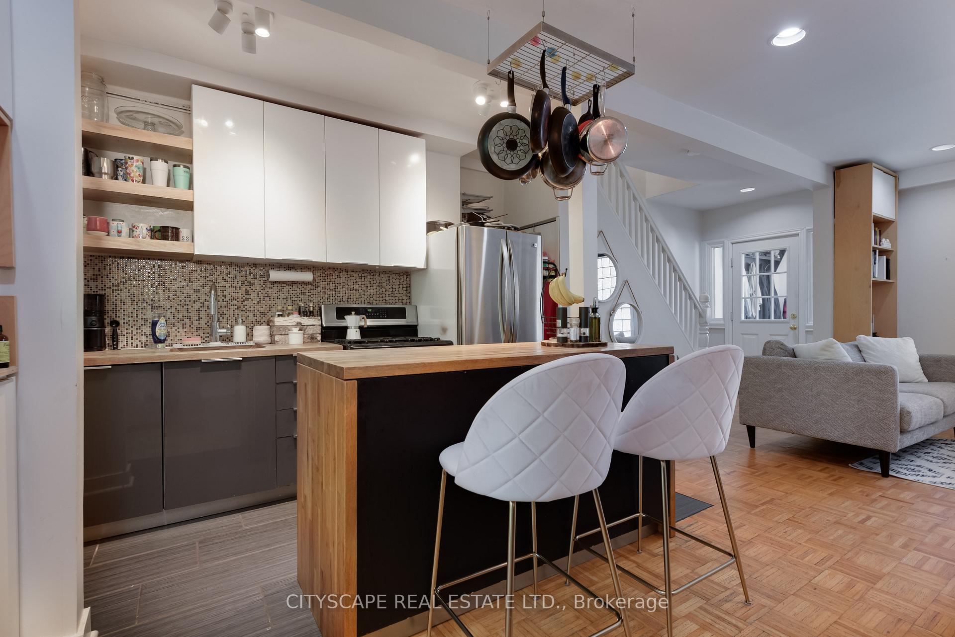 Photo 6 of Unit Upper, 193 Coxwell Avenue, Toronto, Woodbine Corridor — HOMEH