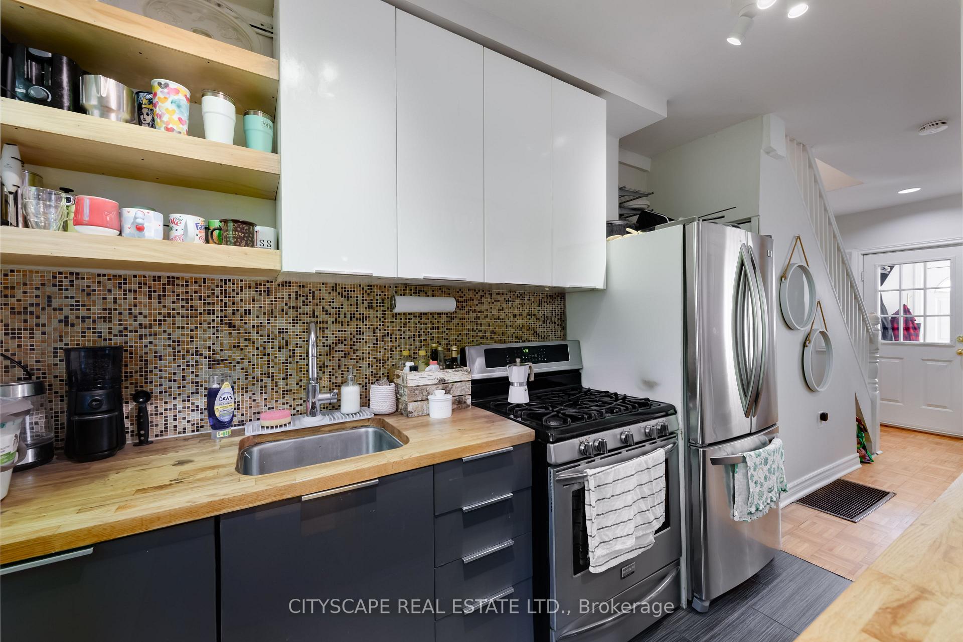 Photo 8 of Unit Upper, 193 Coxwell Avenue, Toronto, Woodbine Corridor — HOMEH