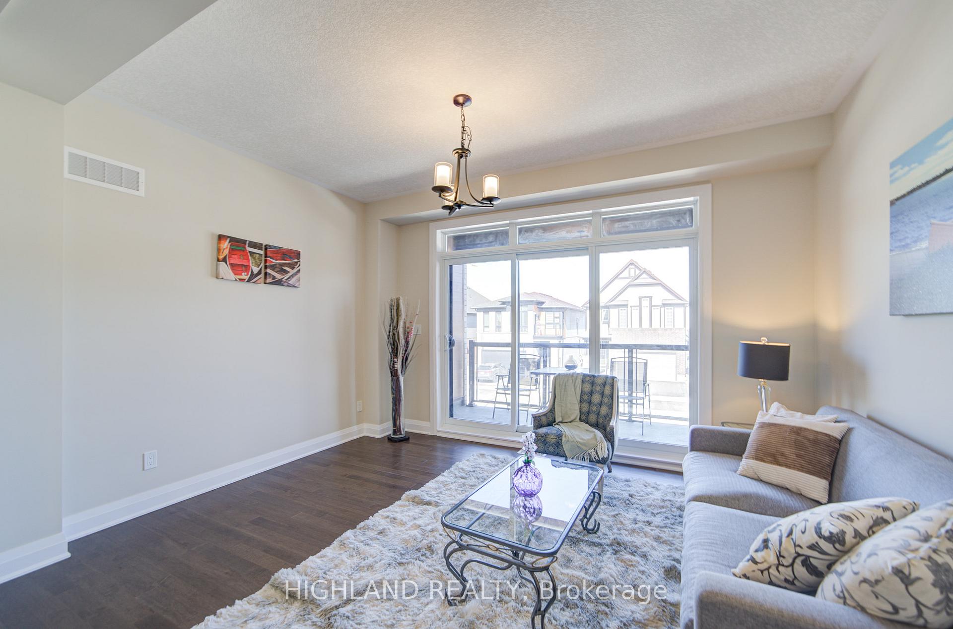 Photo 4 of 565 Balsam Poplar Street, Waterloo, Columbia Forest/Clair Hills — HOMEH