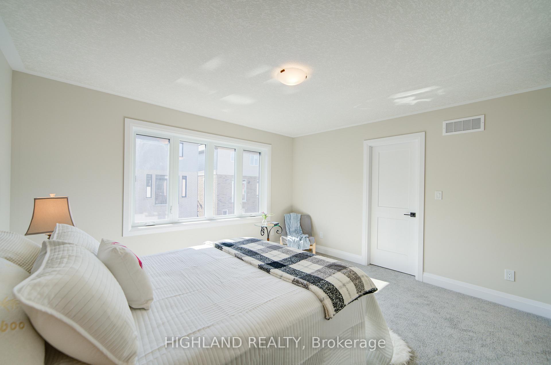 Photo 15 of 565 Balsam Poplar Street, Waterloo, Columbia Forest/Clair Hills — HOMEH
