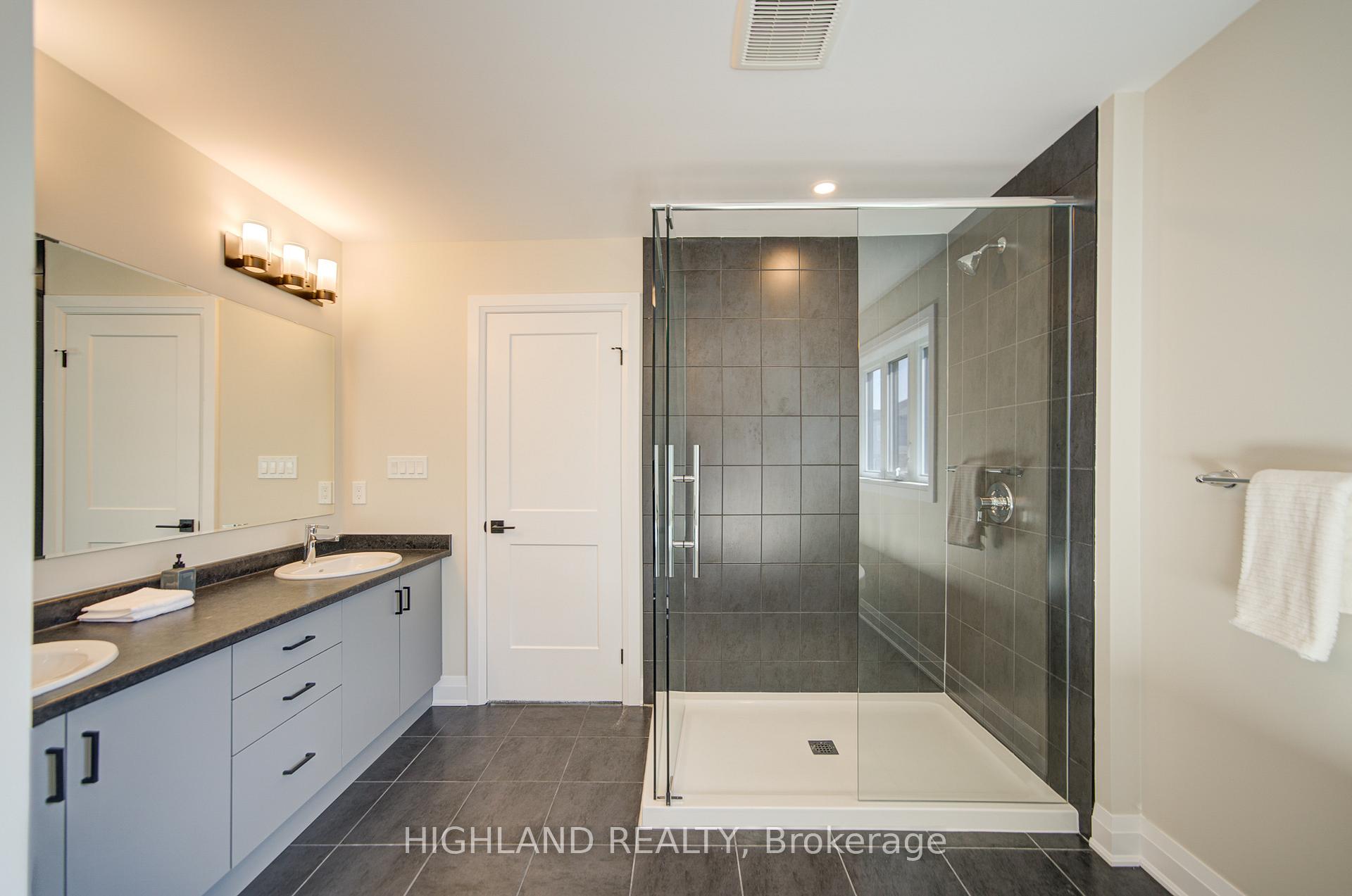 Photo 18 of 565 Balsam Poplar Street, Waterloo, Columbia Forest/Clair Hills — HOMEH