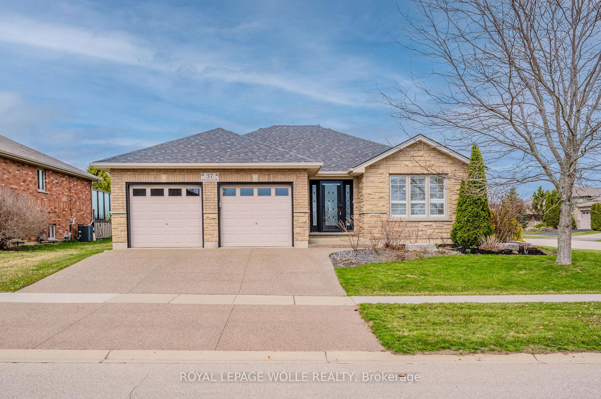 Photo 2 of 37 Mansfield Drive, Brant, Brantford Twp — HOMEH