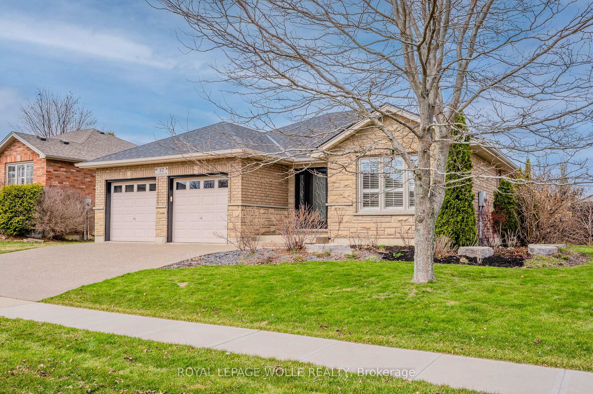 Photo 3 of 37 Mansfield Drive, Brant, Brantford Twp — HOMEH