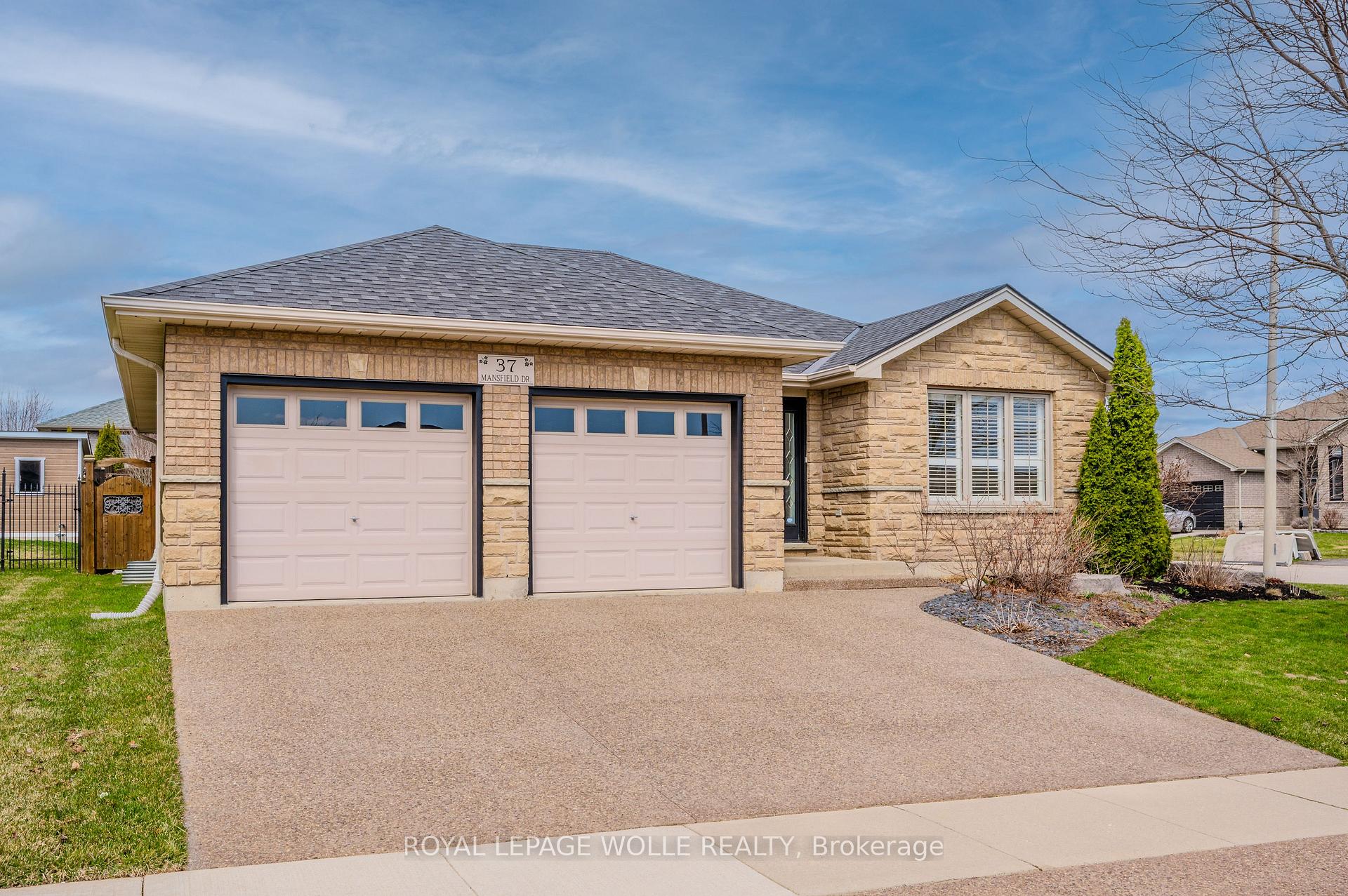 Photo 4 of 37 Mansfield Drive, Brant, Brantford Twp — HOMEH