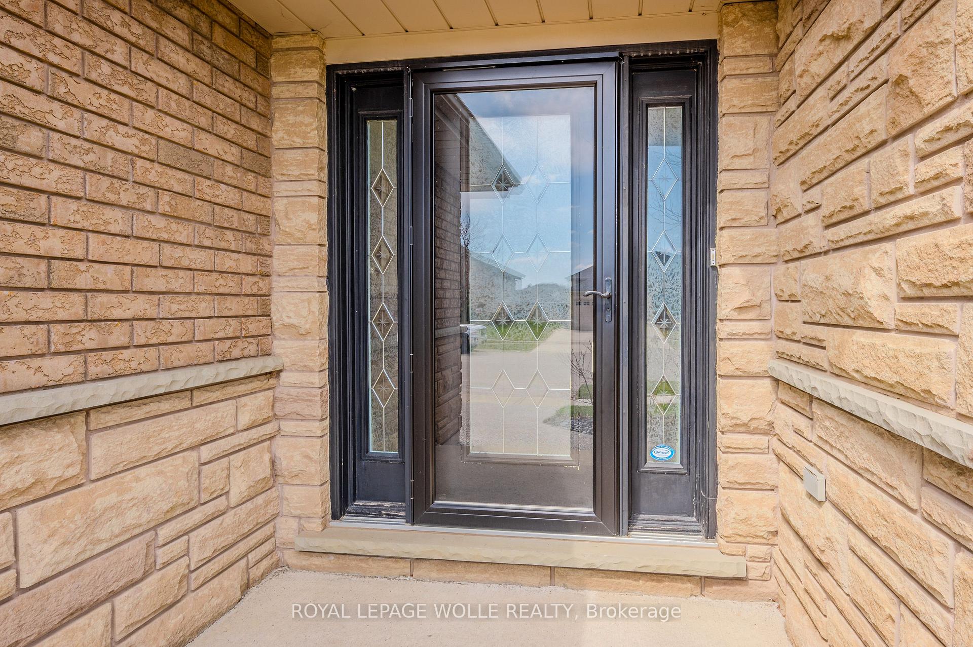 Photo 5 of 37 Mansfield Drive, Brant, Brantford Twp — HOMEH