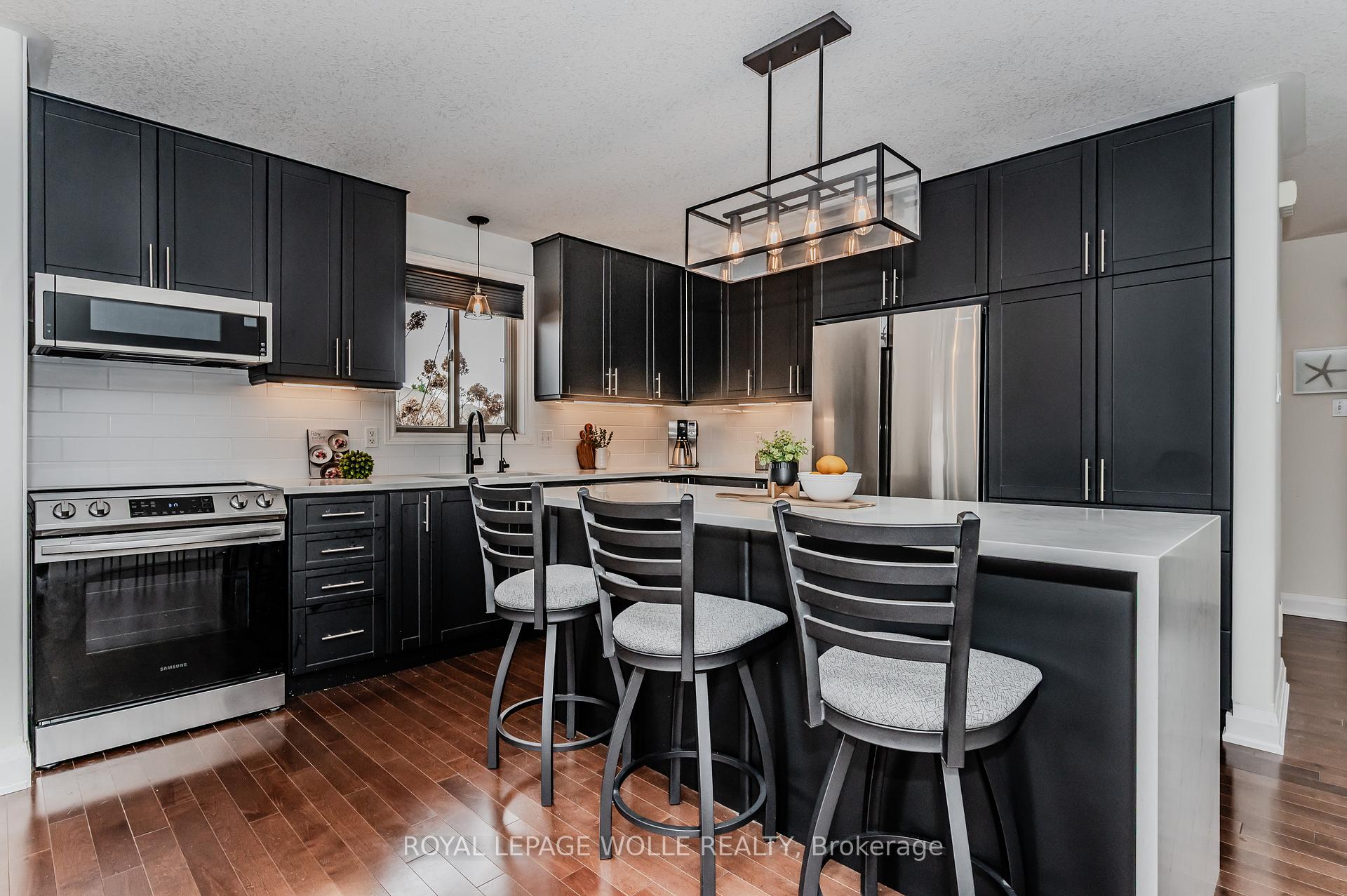 Photo 11 of 37 Mansfield Drive, Brant, Brantford Twp — HOMEH