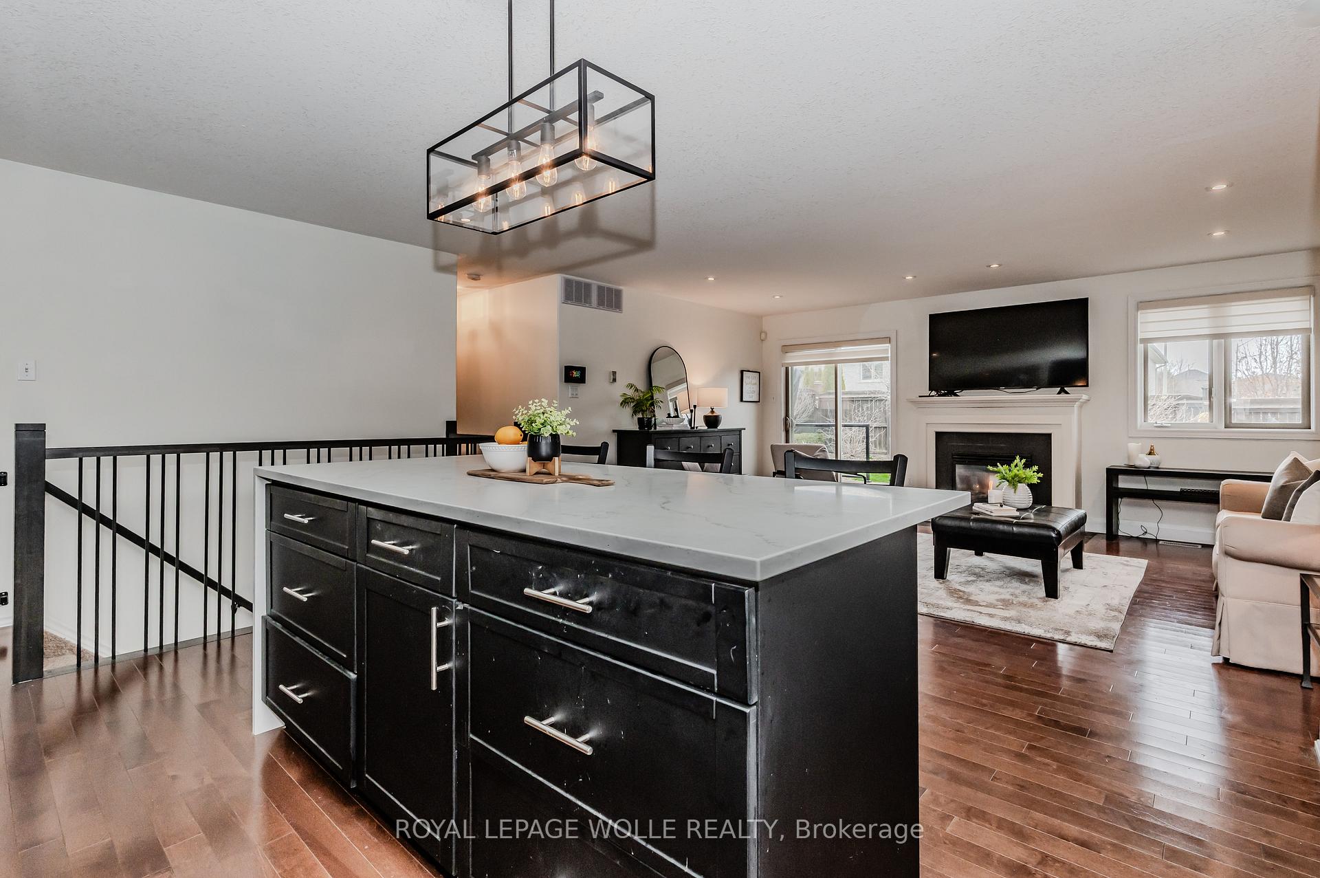 Photo 15 of 37 Mansfield Drive, Brant, Brantford Twp — HOMEH