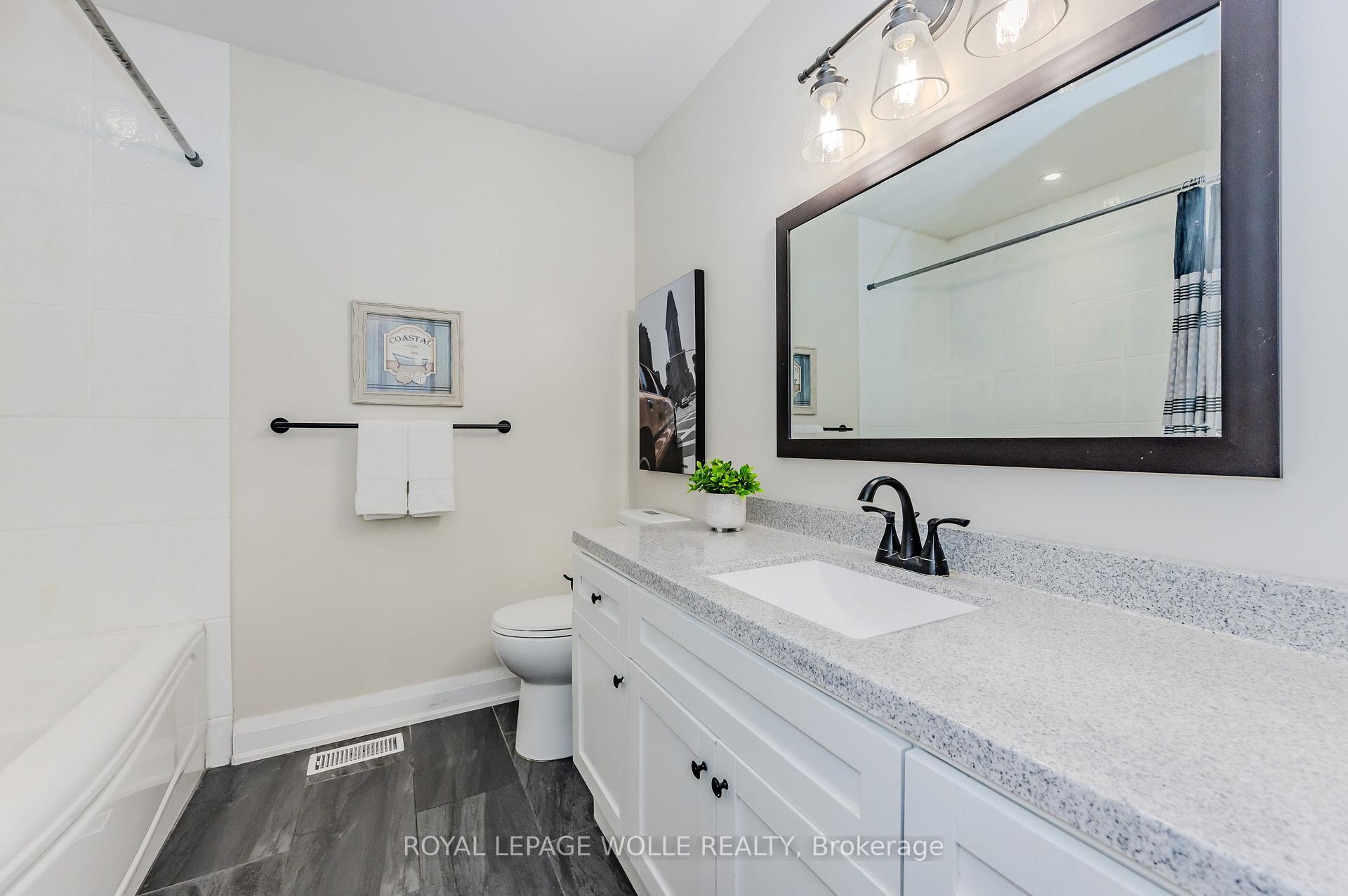 Photo 18 of 37 Mansfield Drive, Brant, Brantford Twp — HOMEH