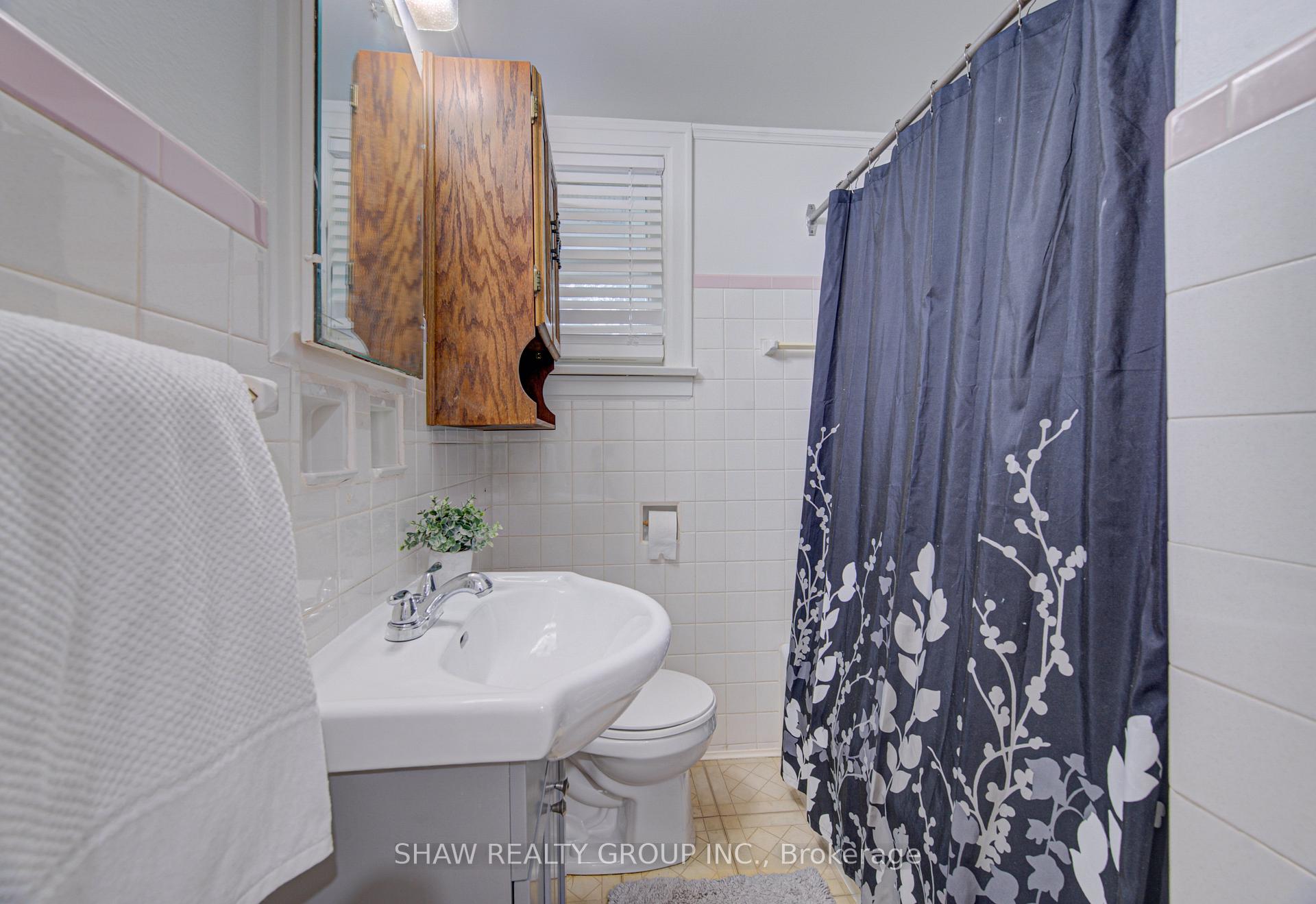 Photo 14 of 128 Pollock Avenue, Cambridge, Alison — HOMEH