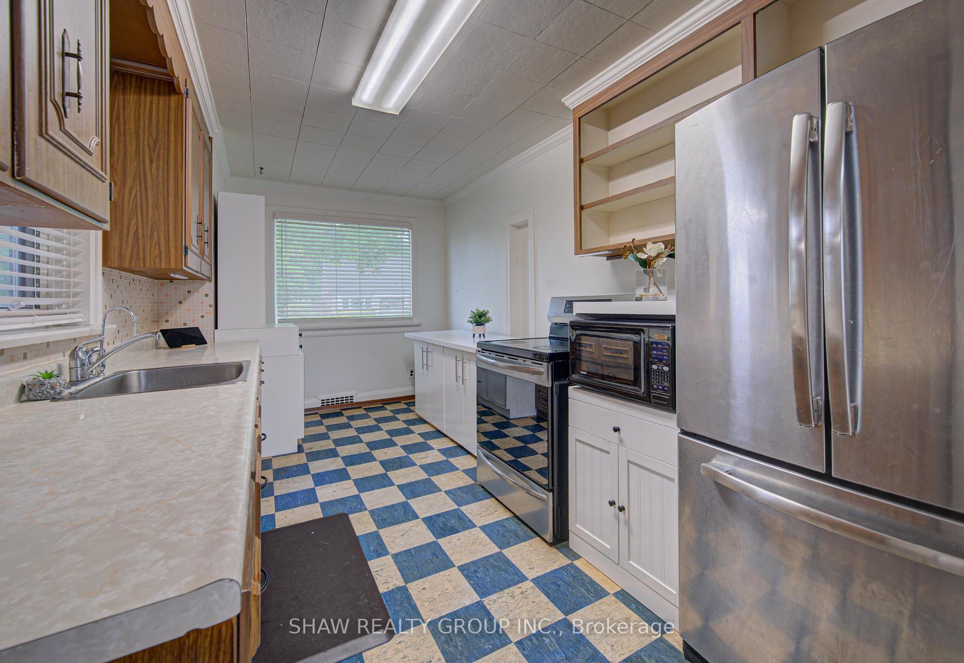 Photo 17 of 128 Pollock Avenue, Cambridge, Alison — HOMEH